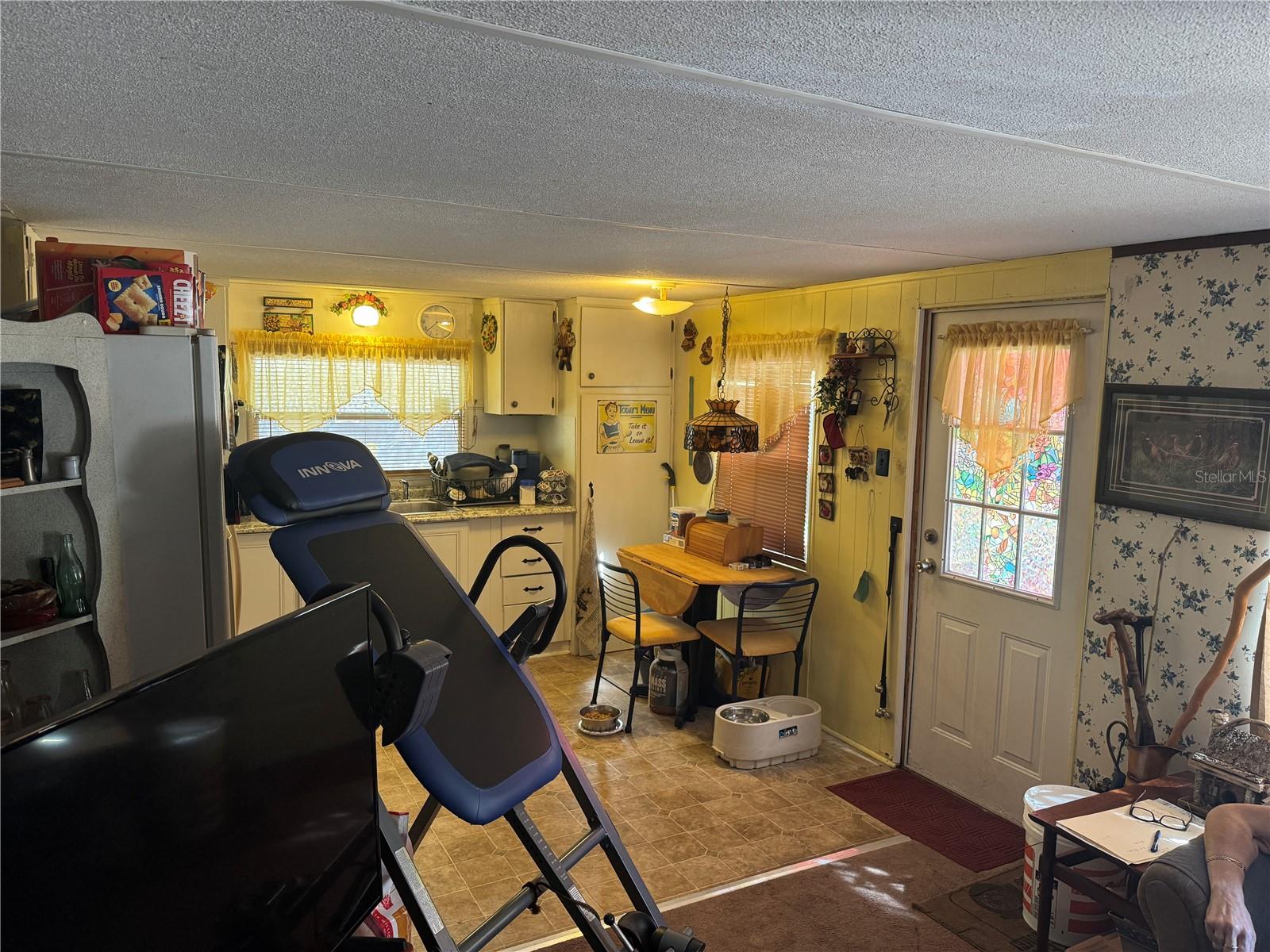 208 LAKEVIEW DR, MELROSE, FL, 32666