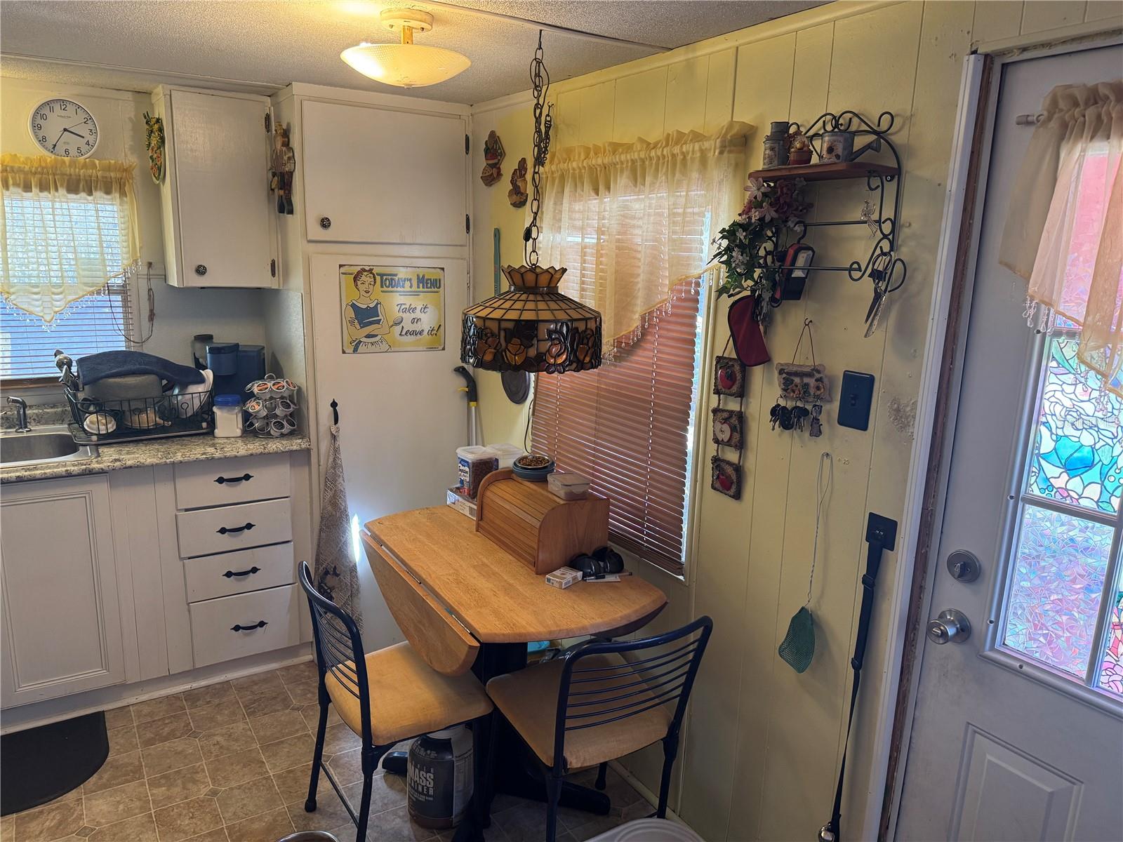 208 LAKEVIEW DR, MELROSE, FL, 32666