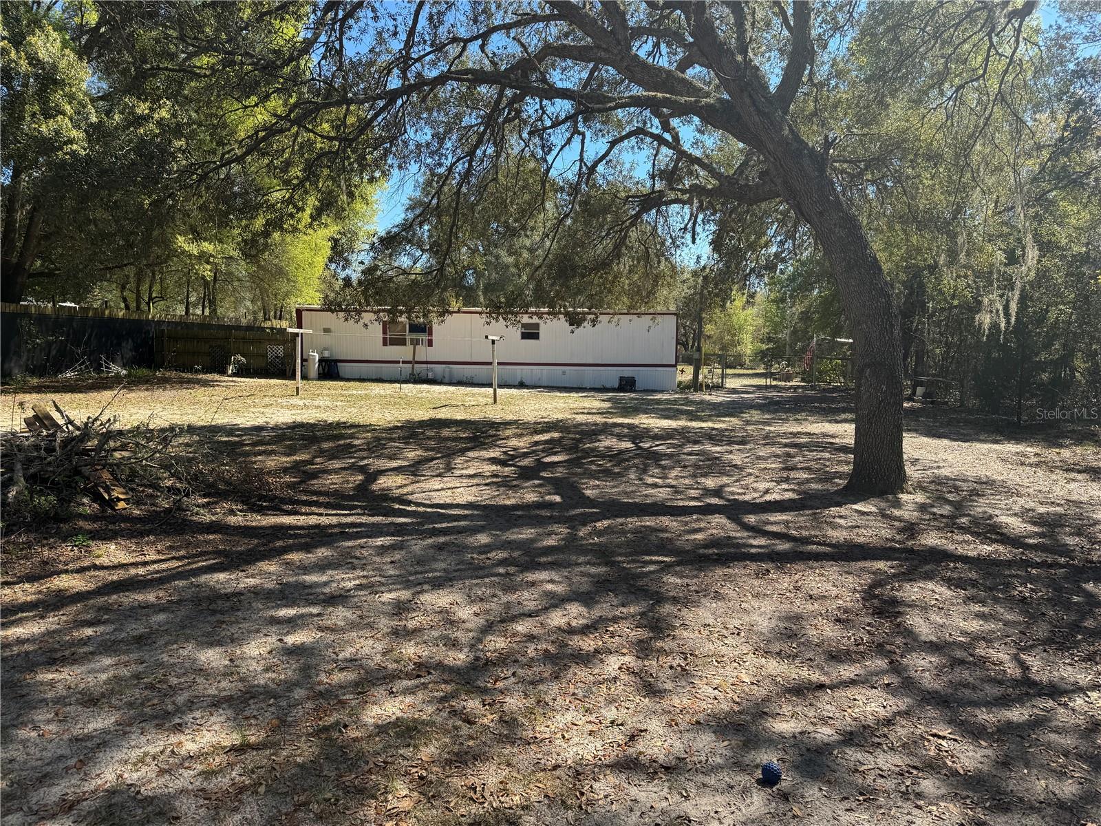 208 LAKEVIEW DR, MELROSE, FL, 32666