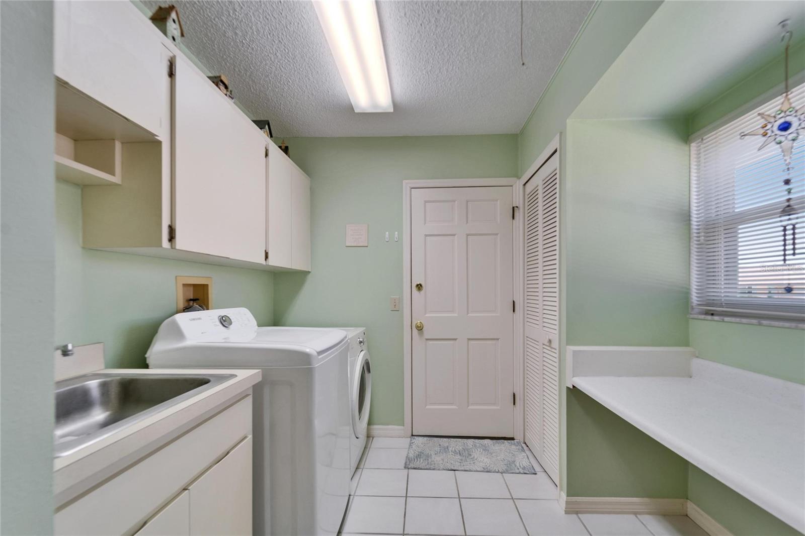 2007 E VIEW DR, SUN CITY CENTER, FL, 33573