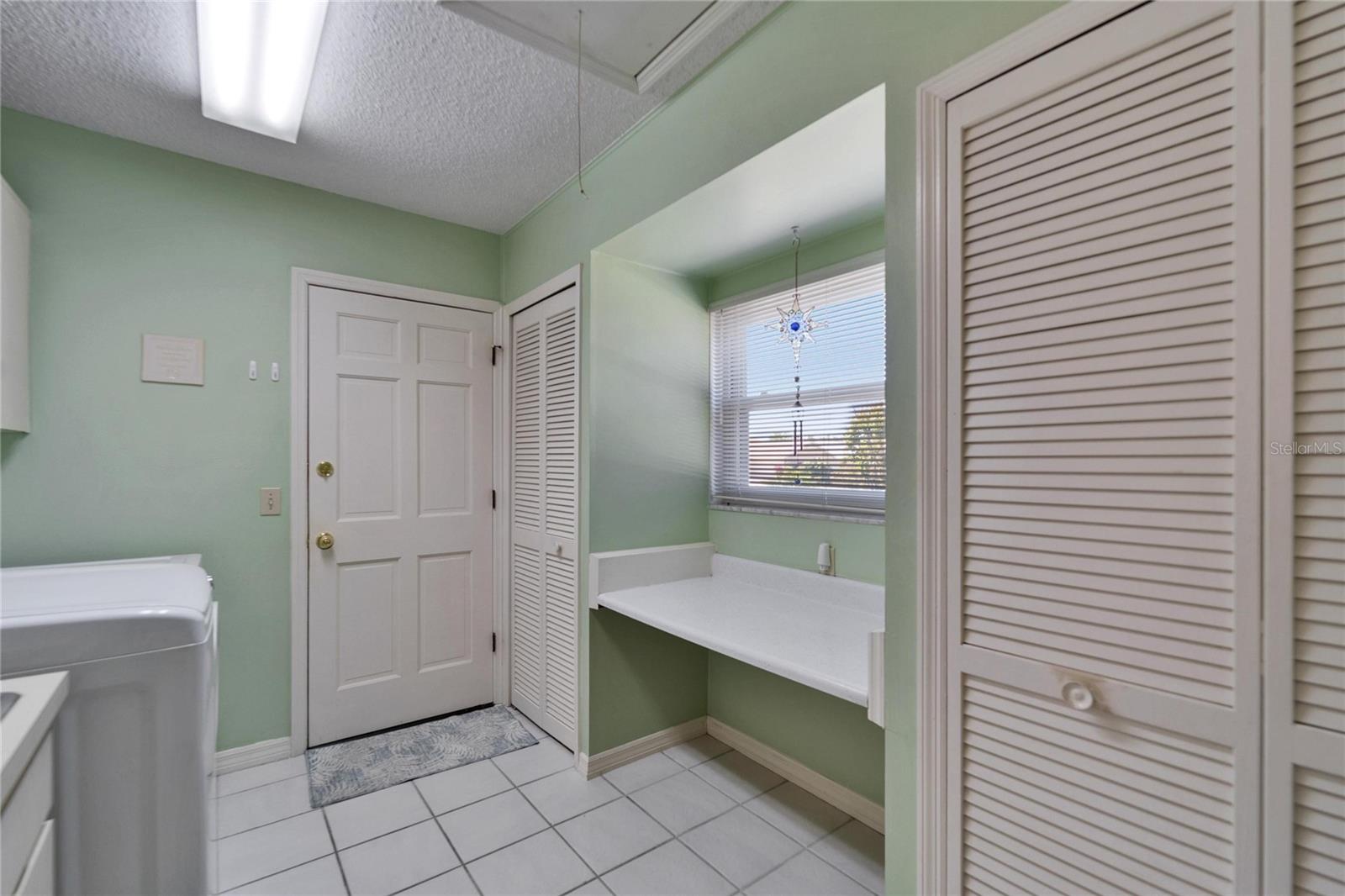 2007 E VIEW DR, SUN CITY CENTER, FL, 33573