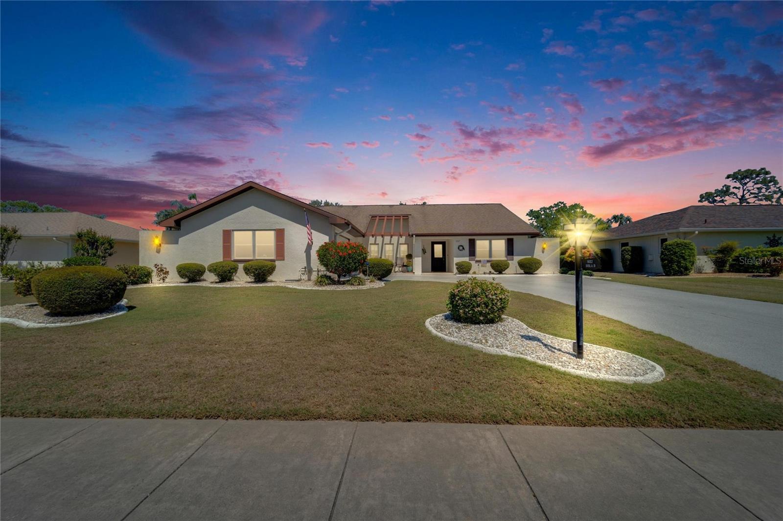 2007 E VIEW DR, SUN CITY CENTER, FL, 33573