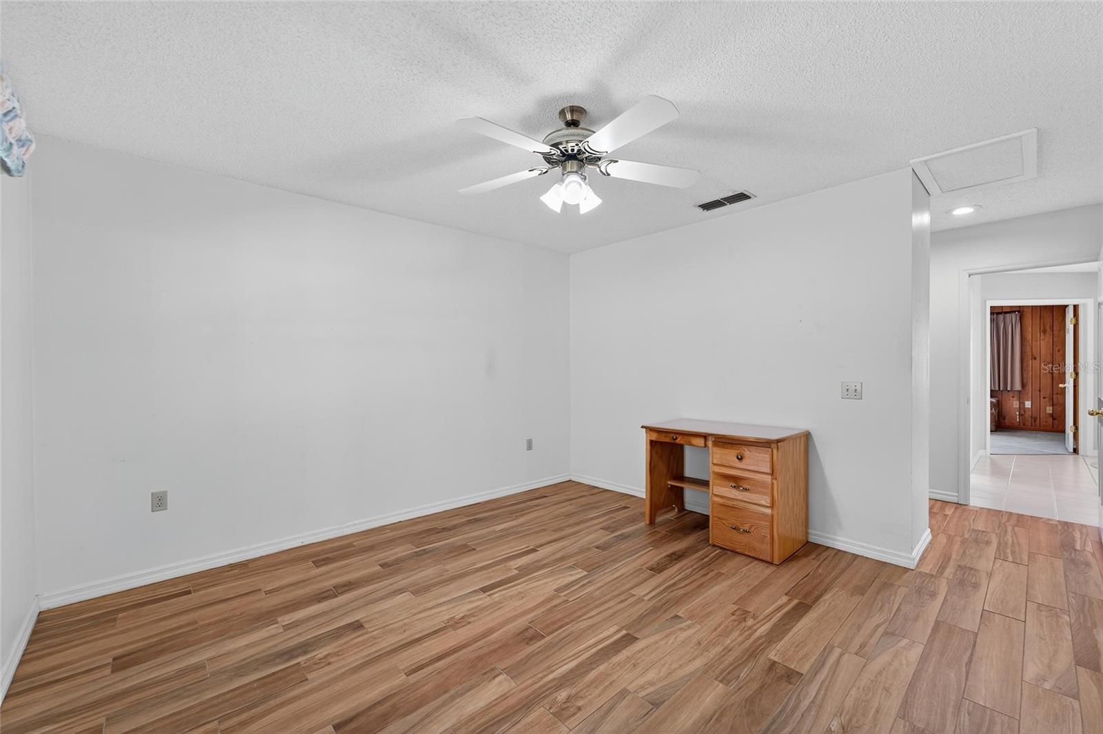 2007 E VIEW DR, SUN CITY CENTER, FL, 33573