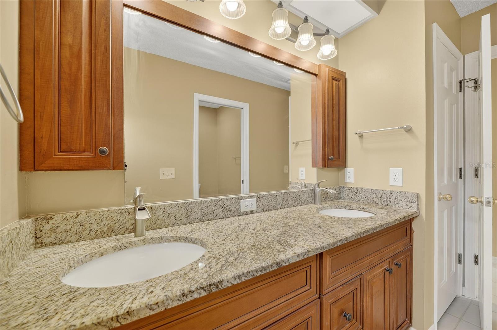 2007 E VIEW DR, SUN CITY CENTER, FL, 33573