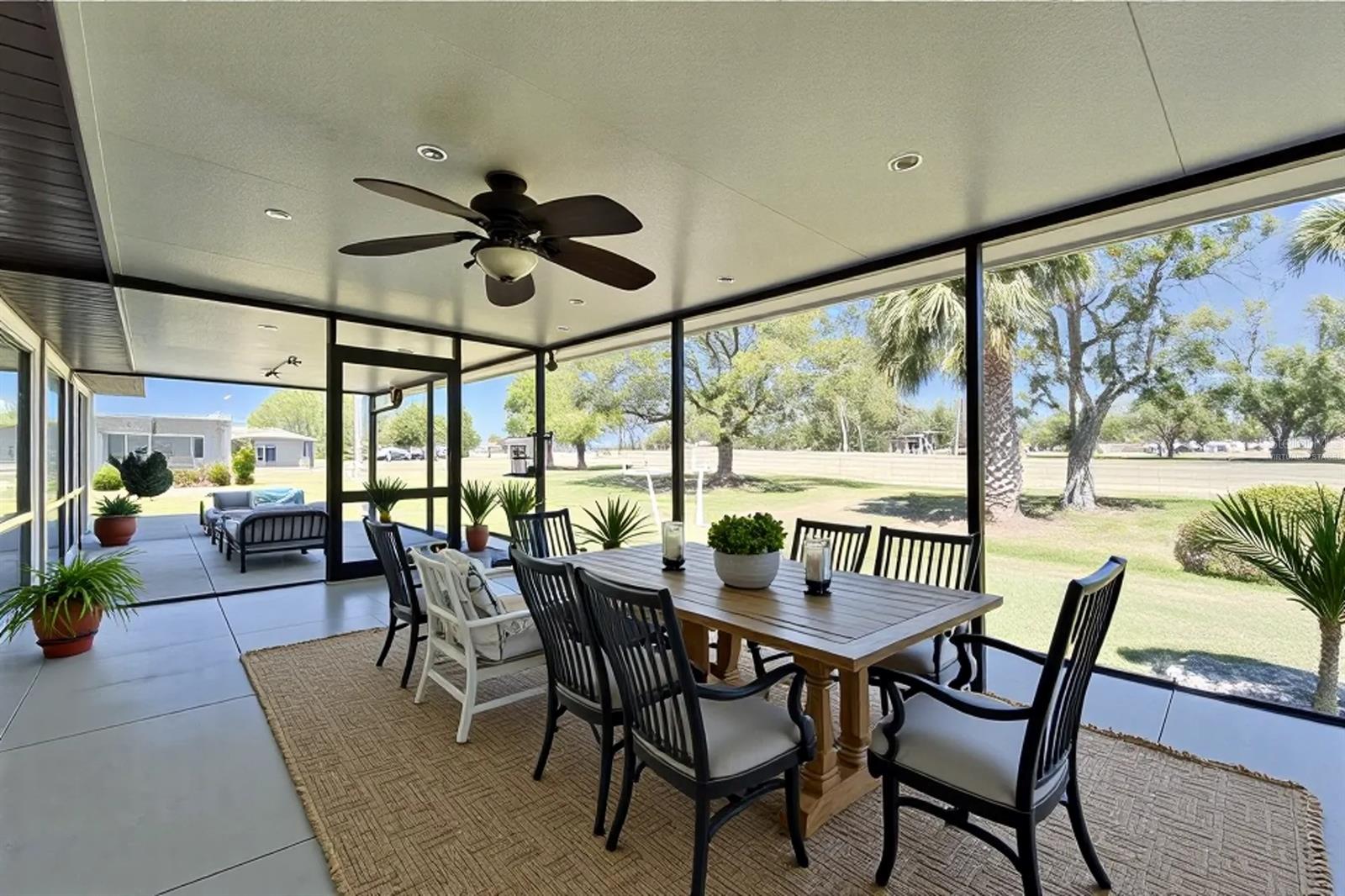 2007 E VIEW DR, SUN CITY CENTER, FL, 33573
