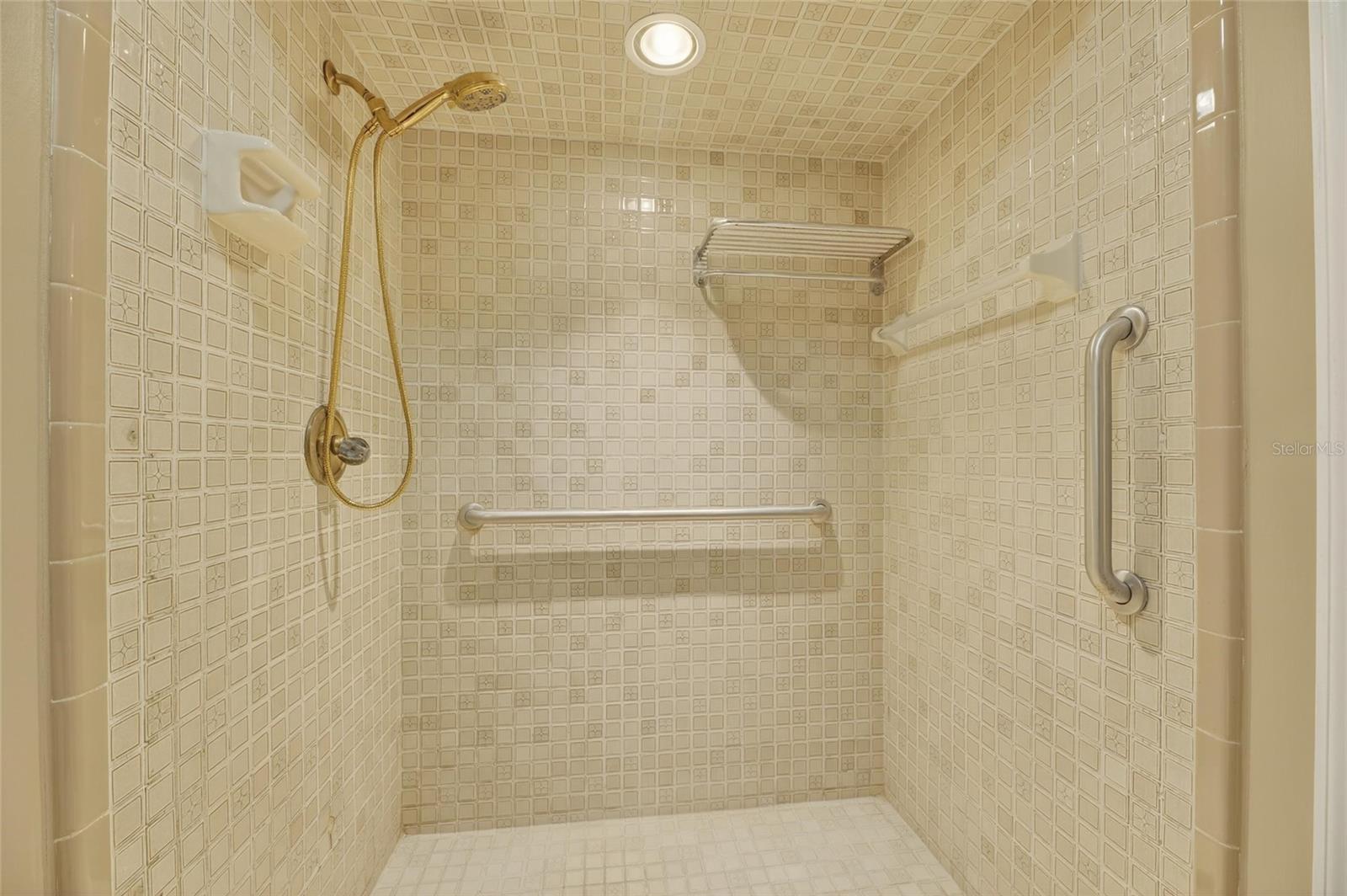 2007 E VIEW DR, SUN CITY CENTER, FL, 33573