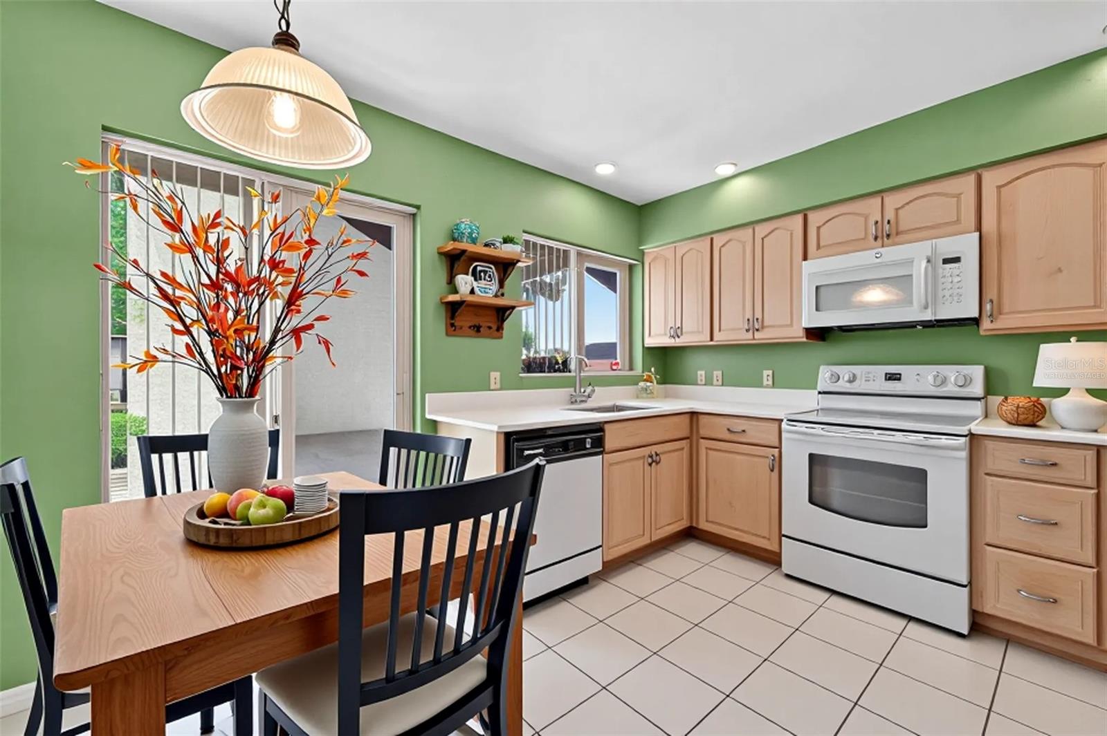 2007 E VIEW DR, SUN CITY CENTER, FL, 33573