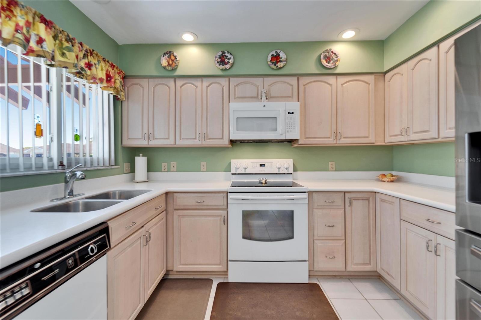 2007 E VIEW DR, SUN CITY CENTER, FL, 33573