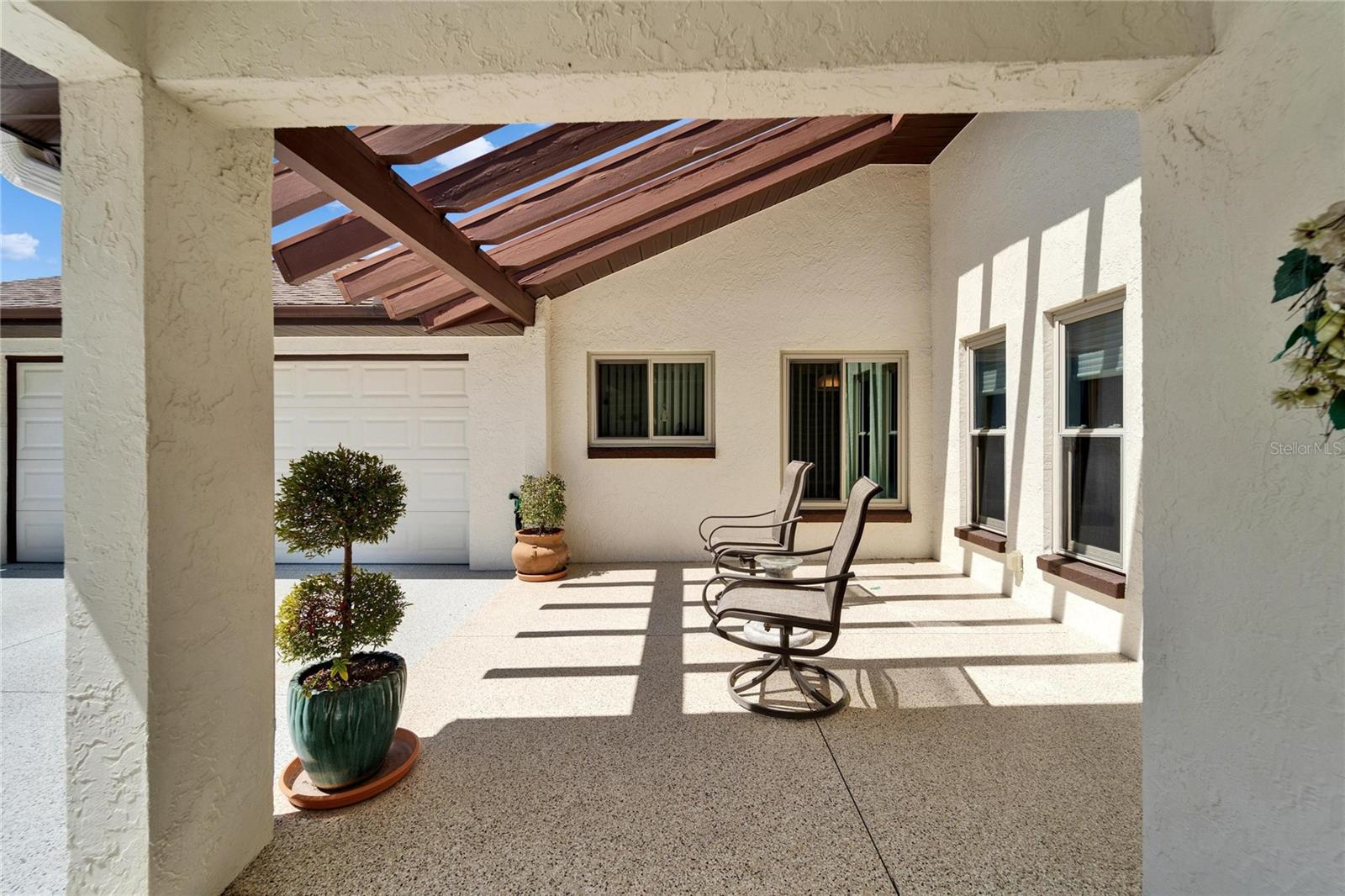 2007 E VIEW DR, SUN CITY CENTER, FL, 33573