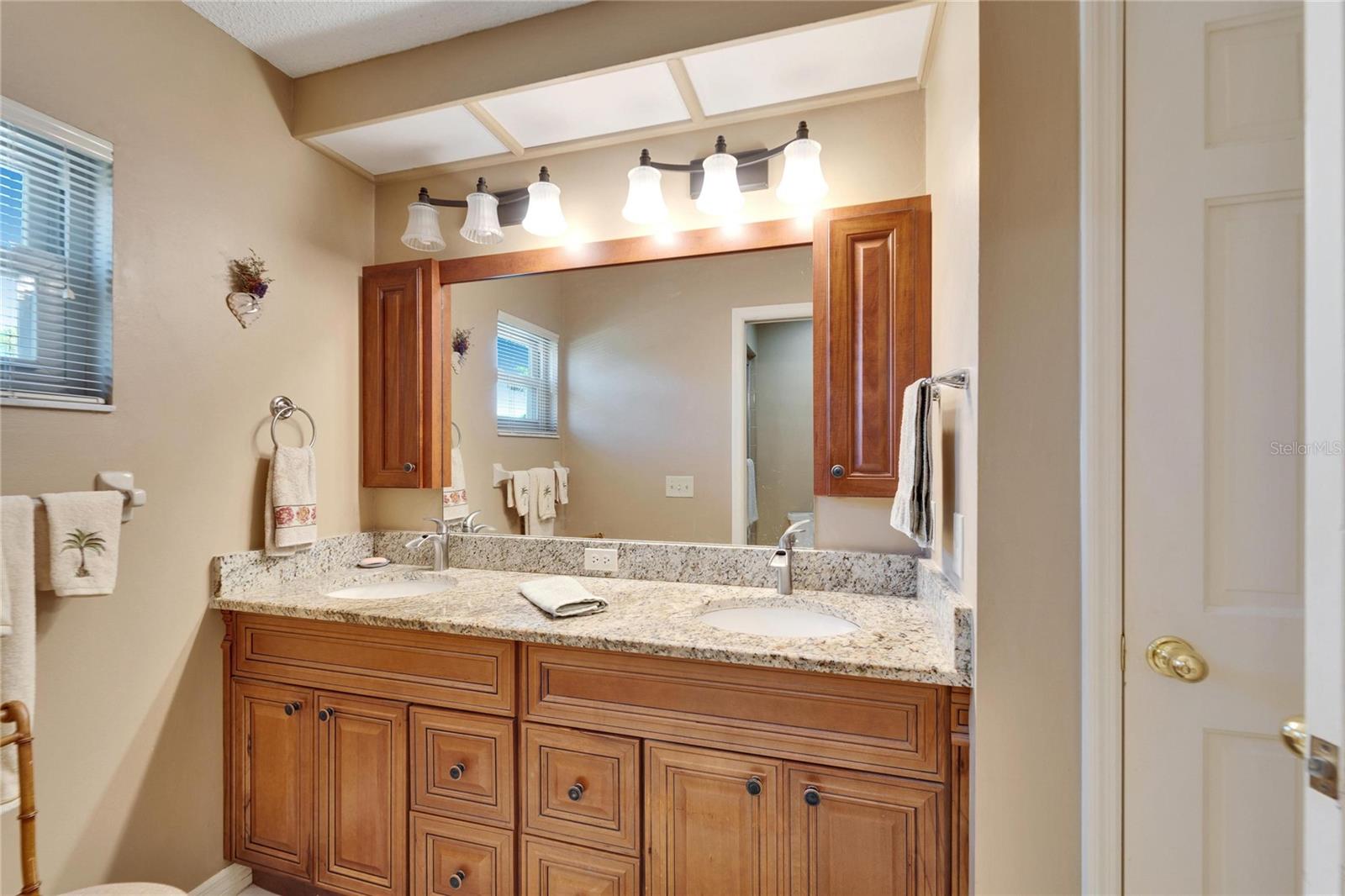 2007 E VIEW DR, SUN CITY CENTER, FL, 33573