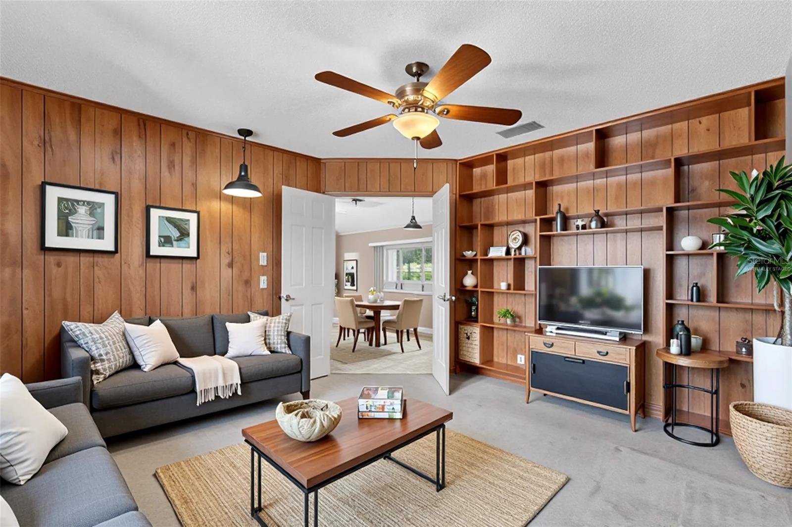 2007 E VIEW DR, SUN CITY CENTER, FL, 33573
