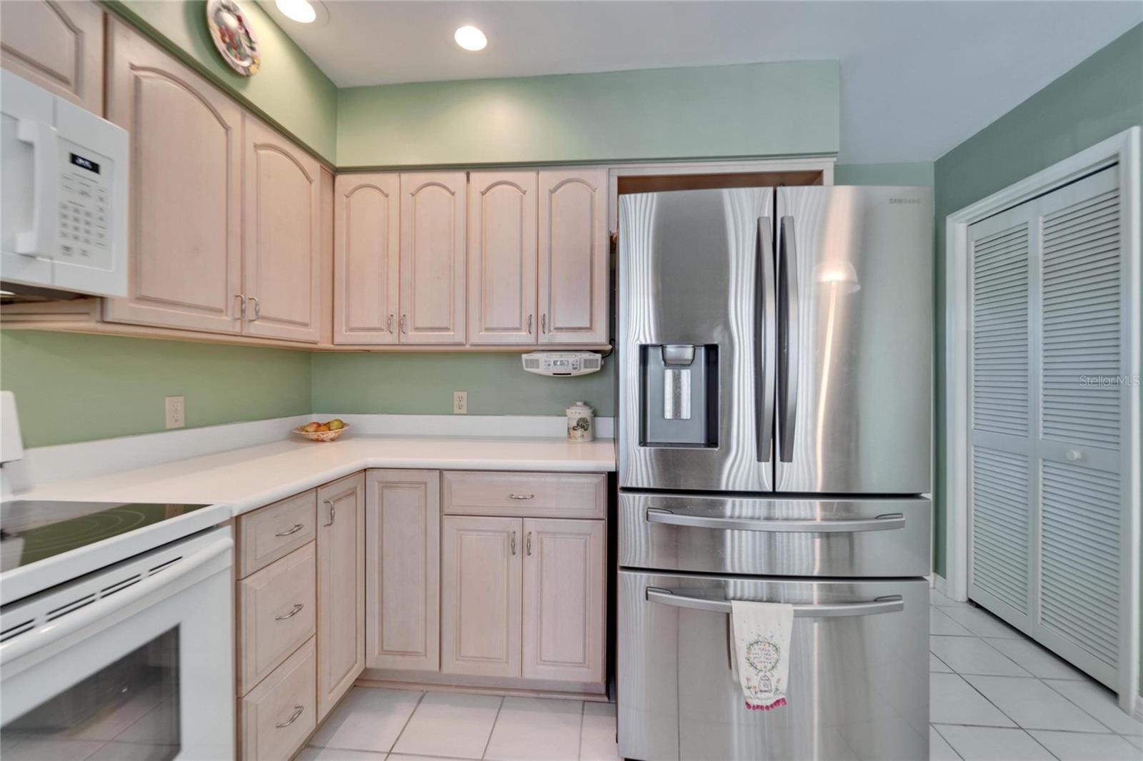 2007 E VIEW DR, SUN CITY CENTER, FL, 33573