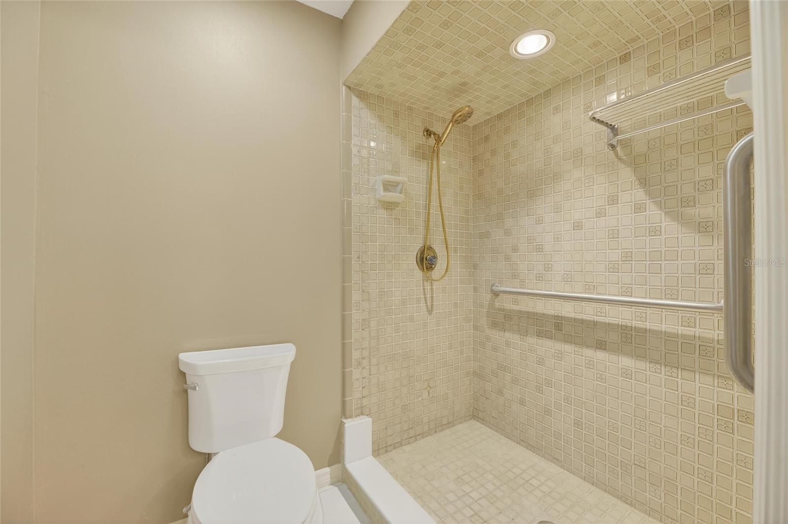 2007 E VIEW DR, SUN CITY CENTER, FL, 33573