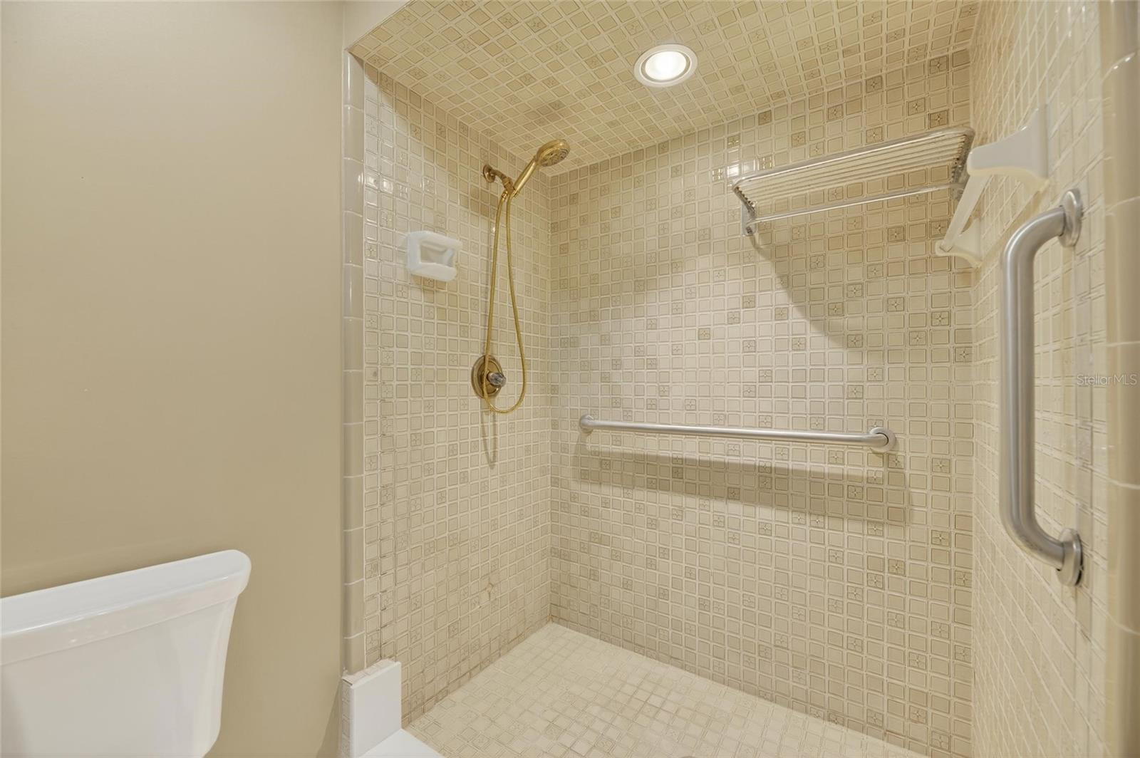 2007 E VIEW DR, SUN CITY CENTER, FL, 33573