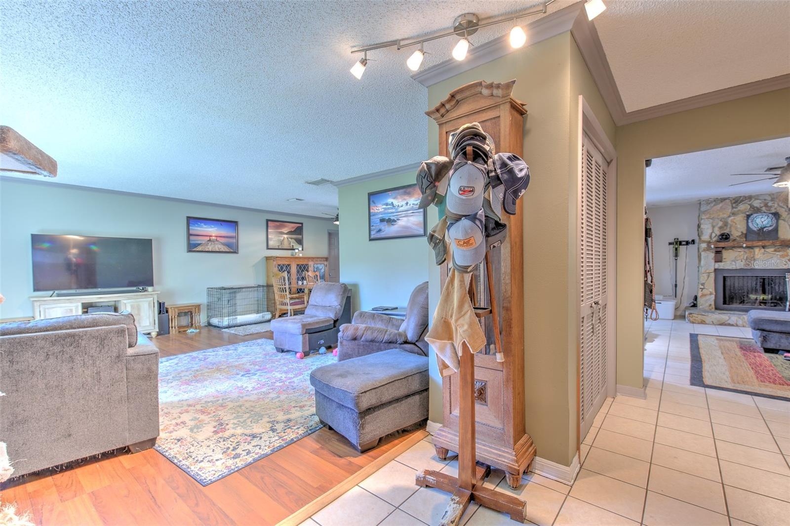 Open Floor Plan!