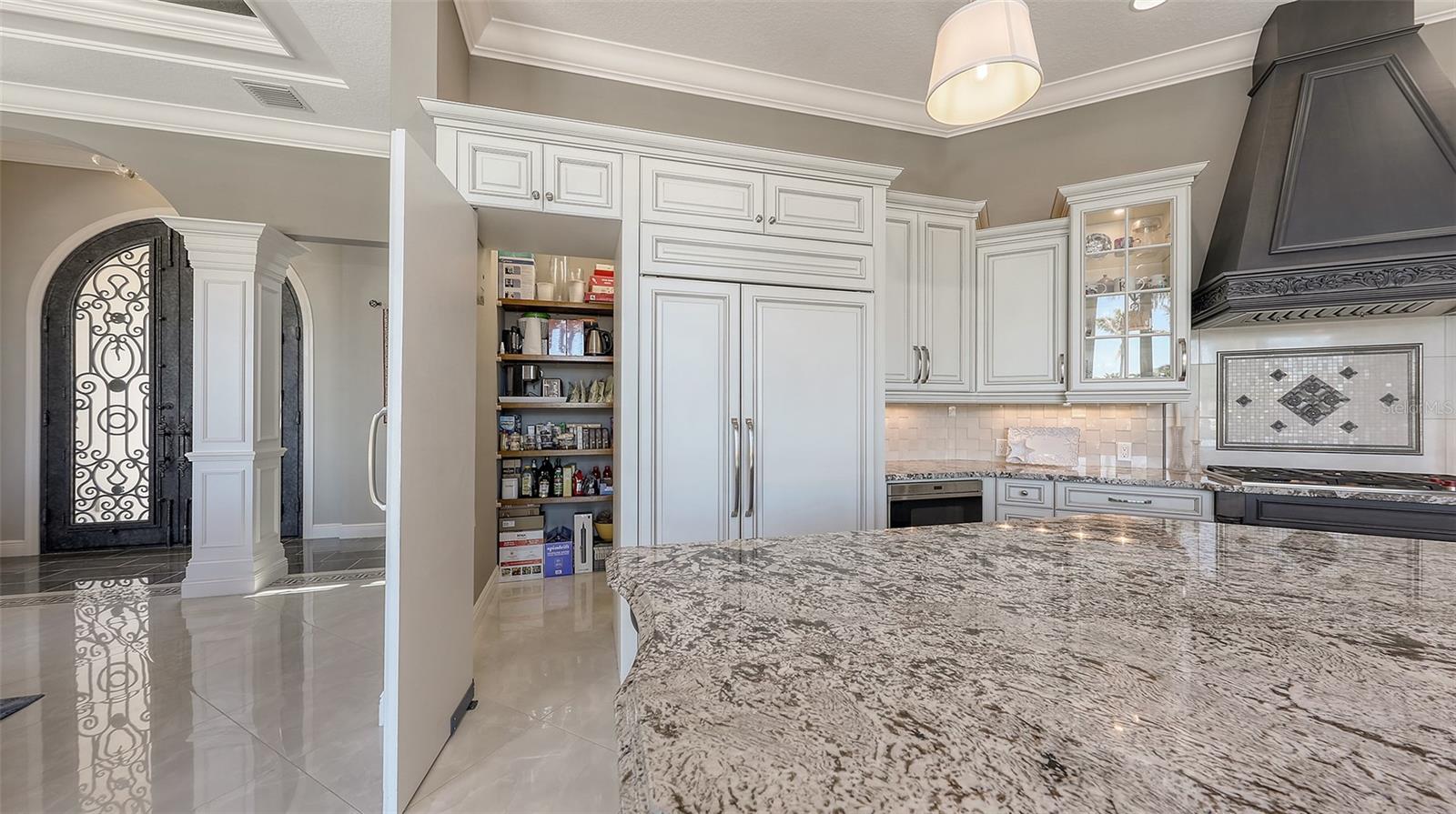 551 RANGER LN, LONGBOAT KEY, FL, 34228