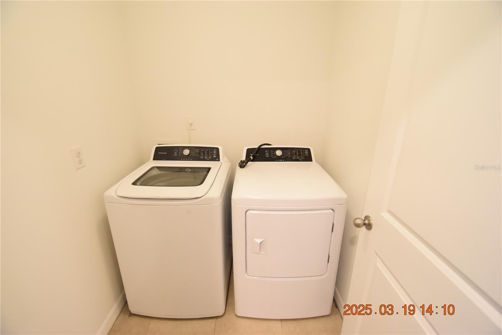 10233 MANGROVE WELL RD, SUN CITY CENTER, FL, 33573