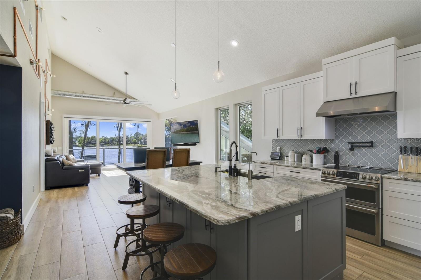5824 N DEAN RD, ORLANDO, FL, 32817