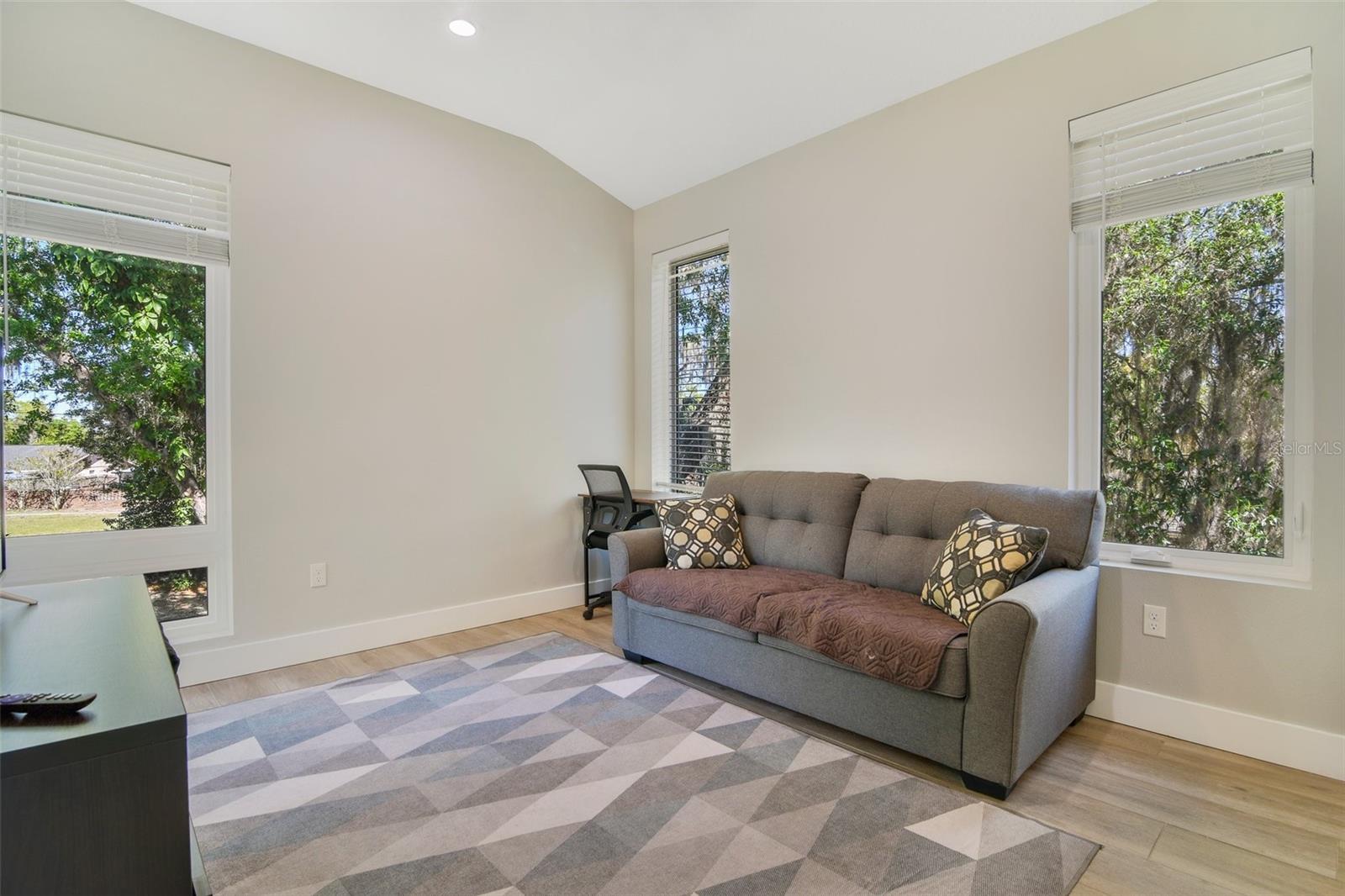 5824 N DEAN RD, ORLANDO, FL, 32817