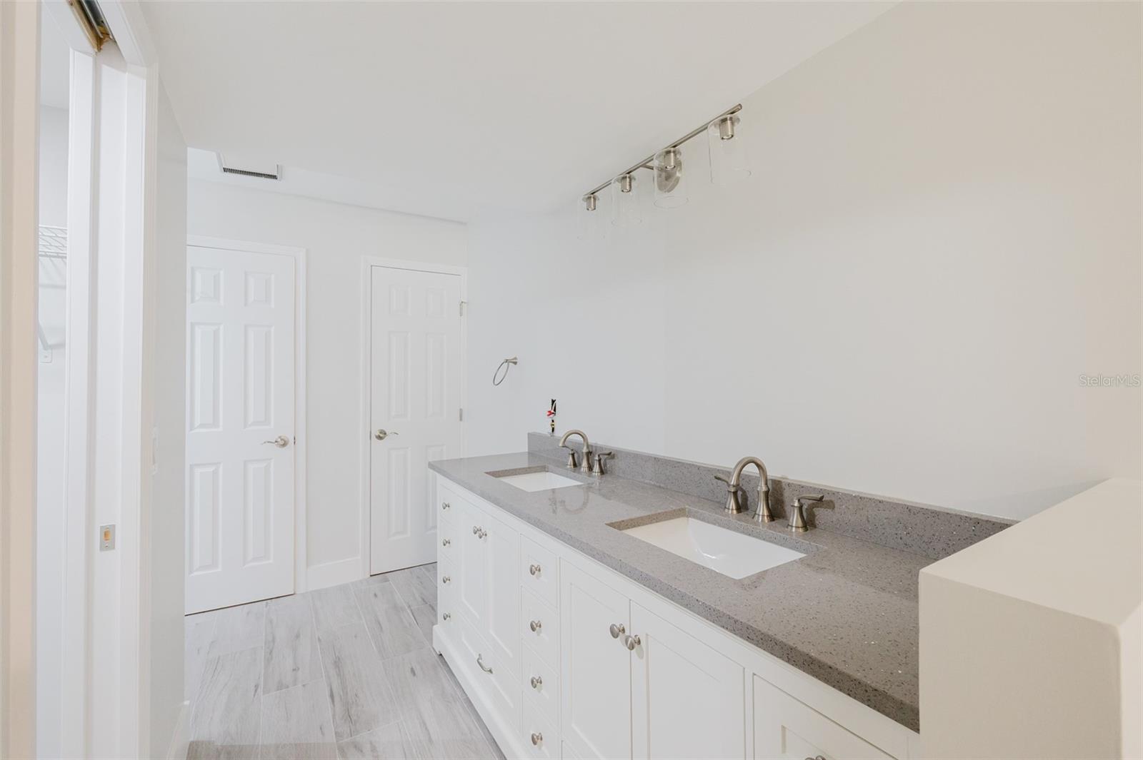 5604 DORAL DR, SARASOTA, FL, 34243