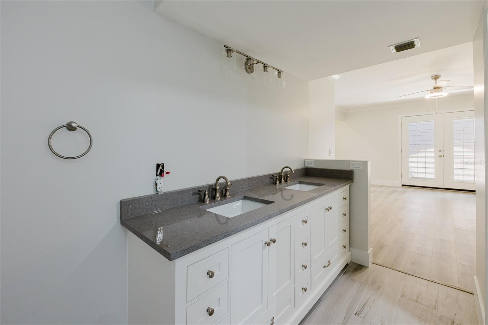 5604 DORAL DR, SARASOTA, FL, 34243
