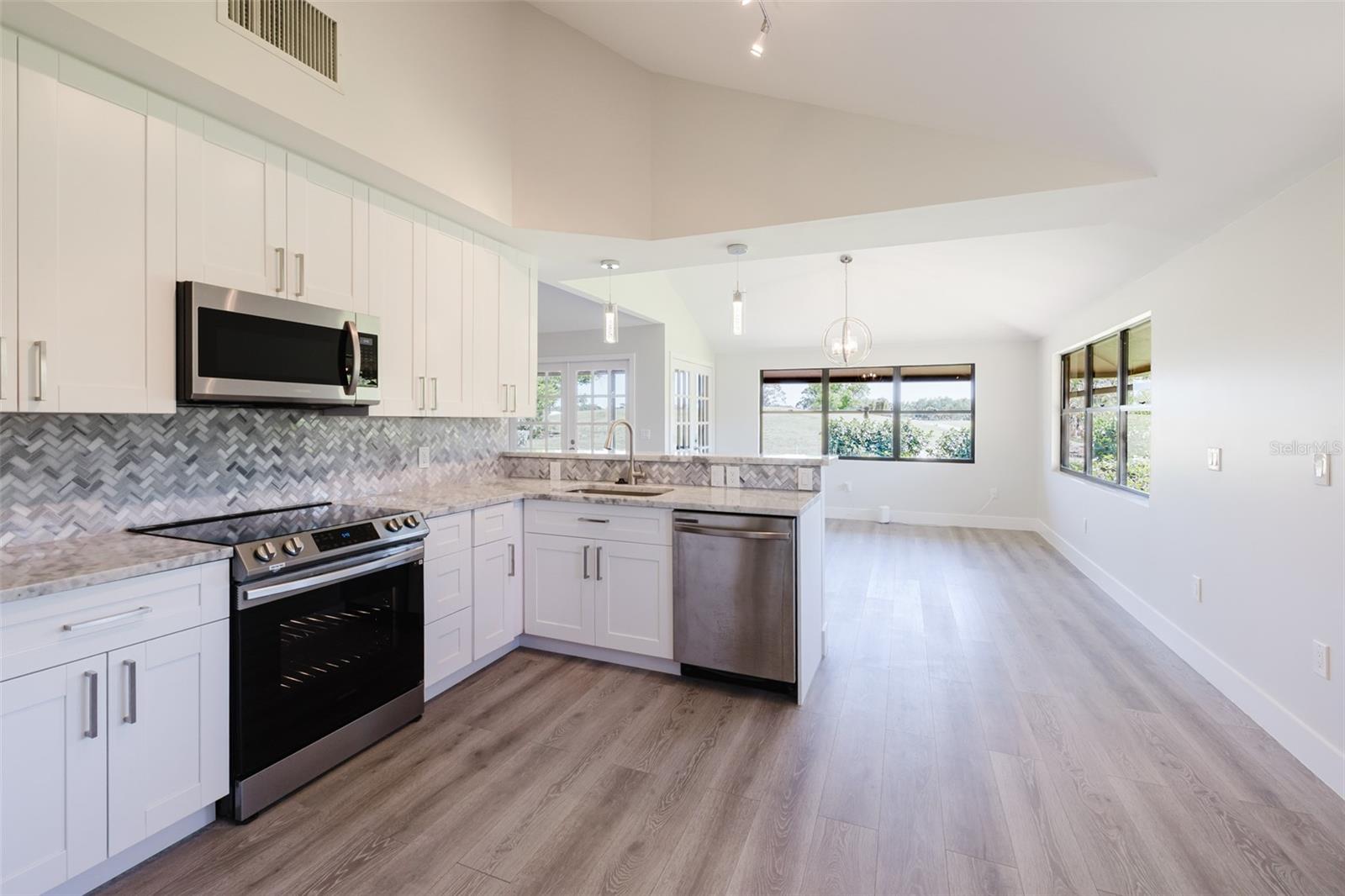 5604 DORAL DR, SARASOTA, FL, 34243