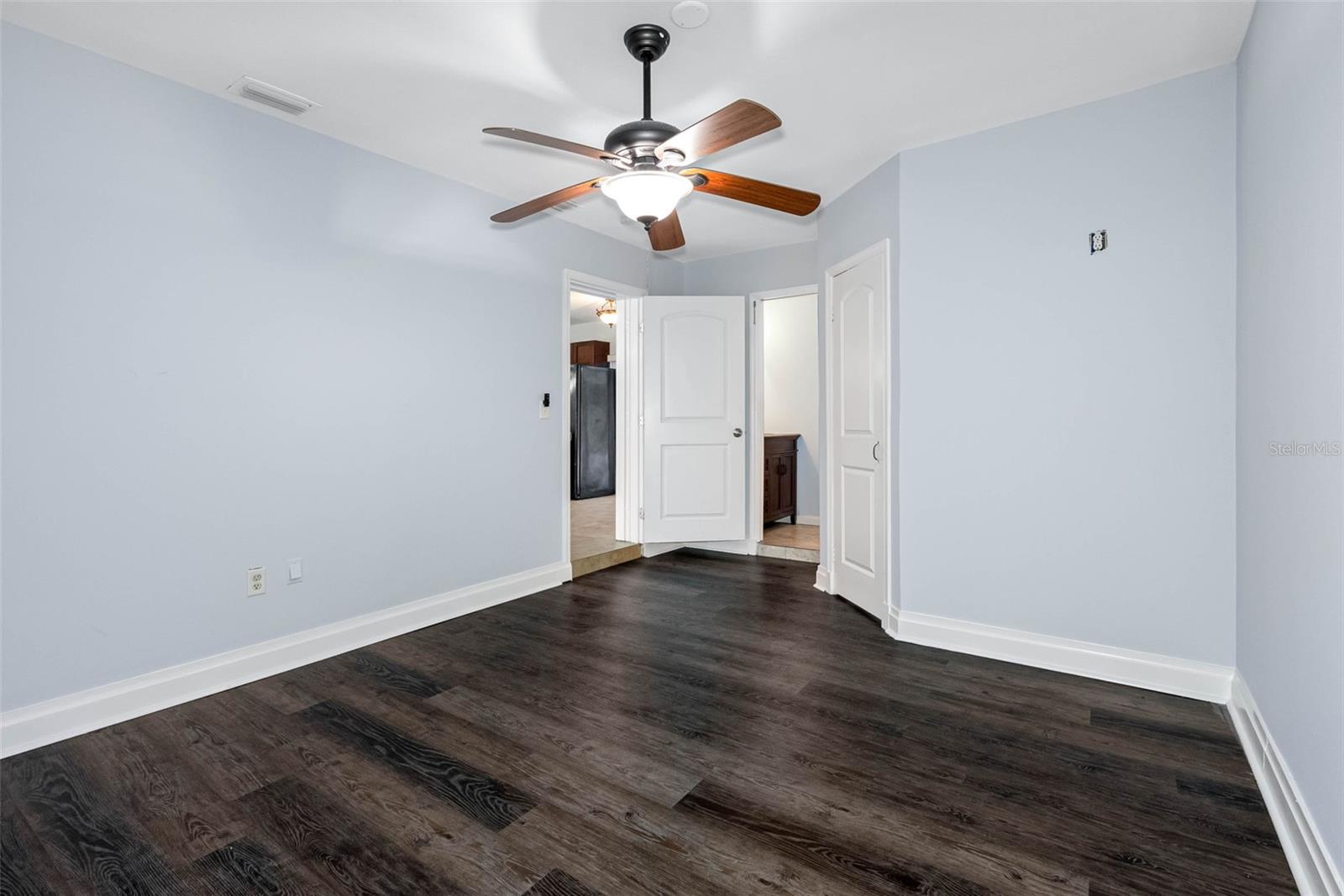 5103 TOWN N COUNTRY BLVD, TAMPA, FL, 33615