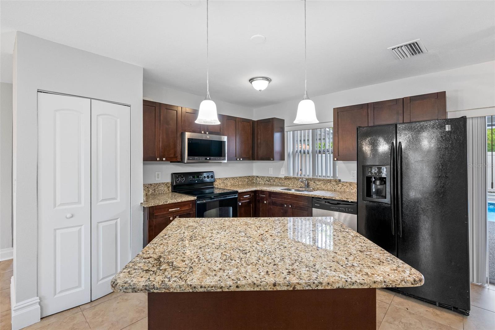 5103 TOWN N COUNTRY BLVD, TAMPA, FL, 33615