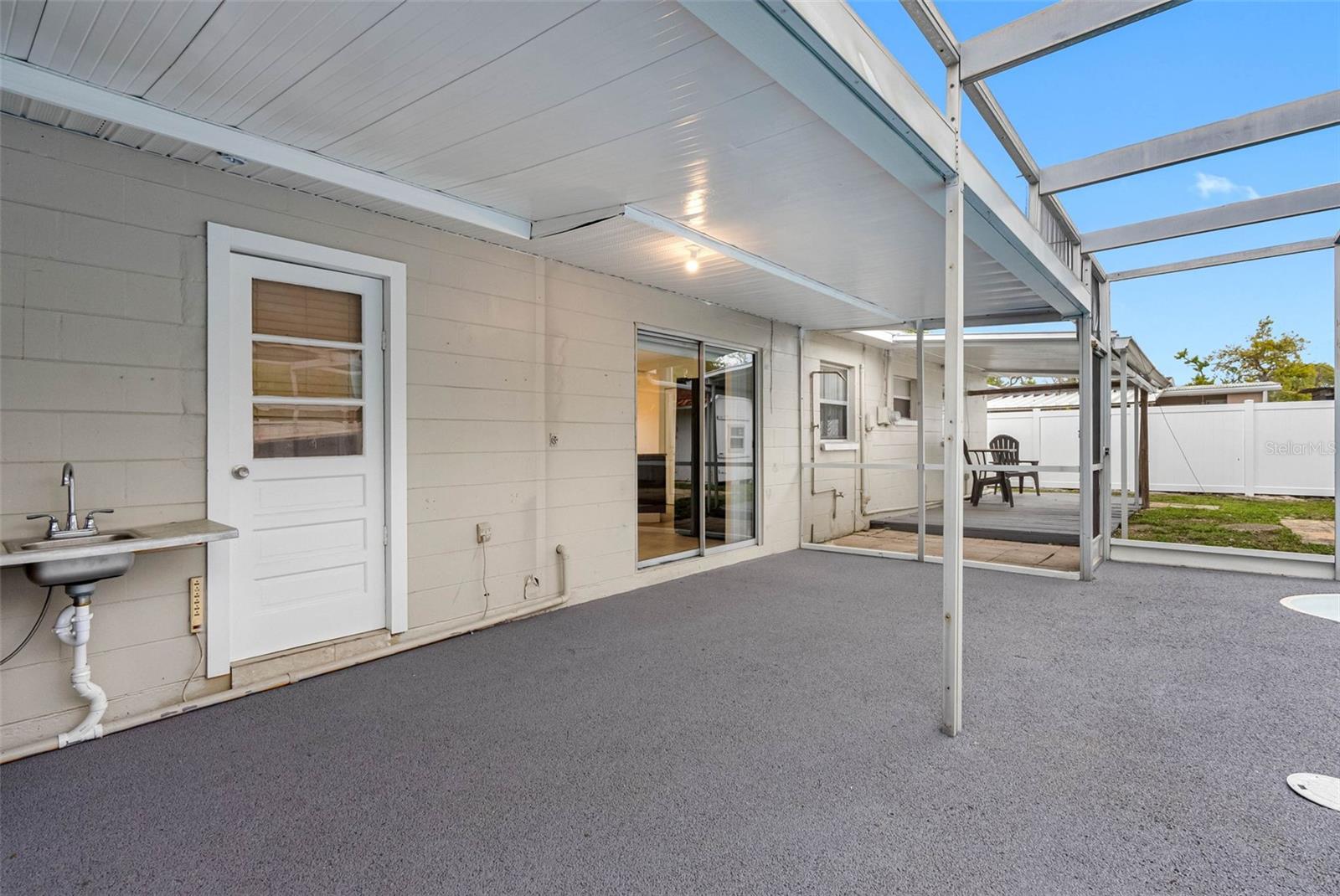 5103 TOWN N COUNTRY BLVD, TAMPA, FL, 33615