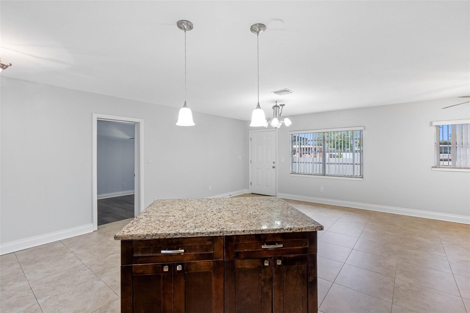 5103 TOWN N COUNTRY BLVD, TAMPA, FL, 33615