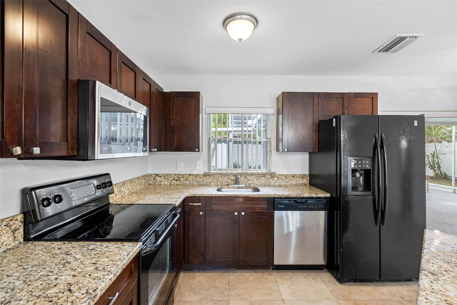 5103 TOWN N COUNTRY BLVD, TAMPA, FL, 33615