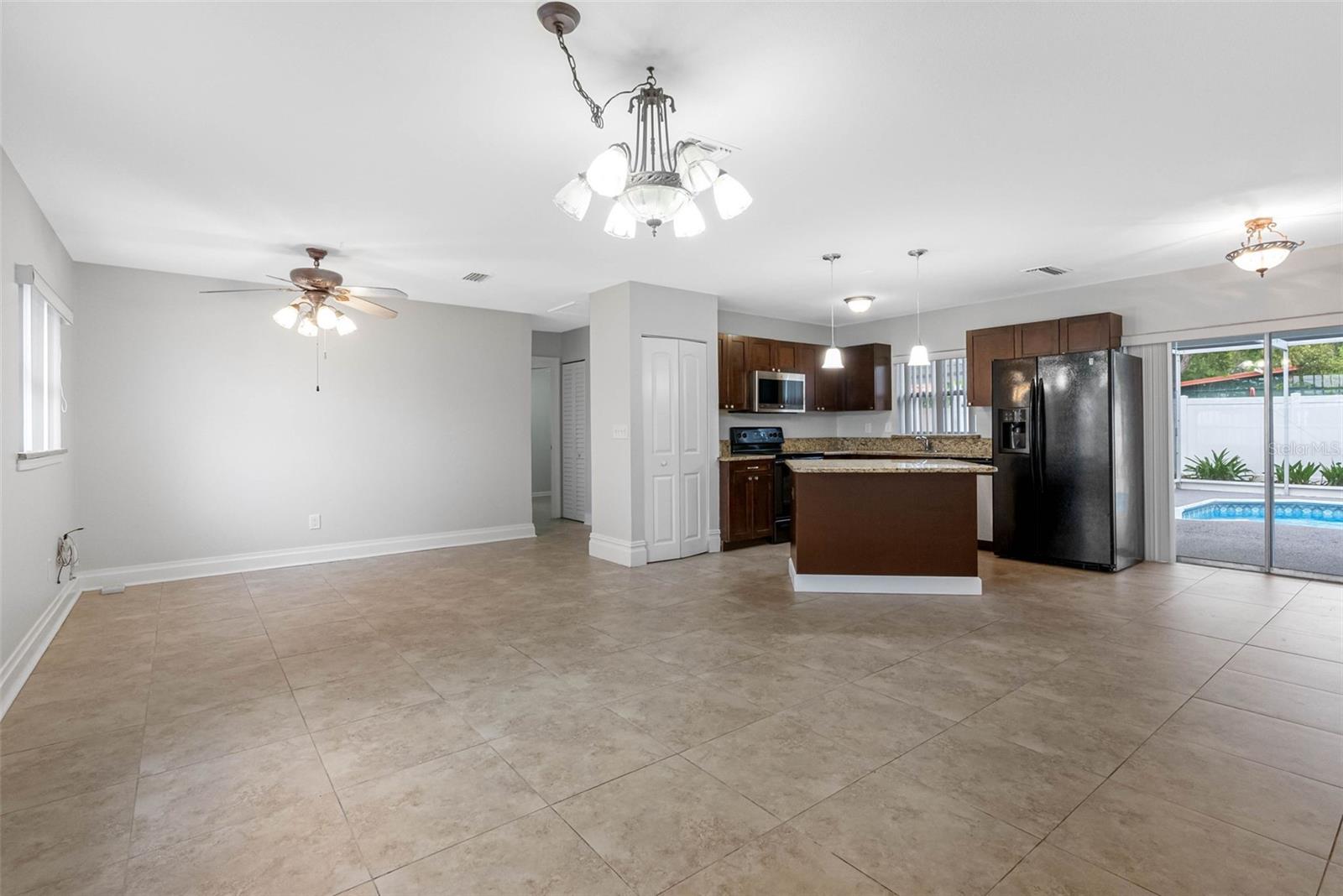 5103 TOWN N COUNTRY BLVD, TAMPA, FL, 33615