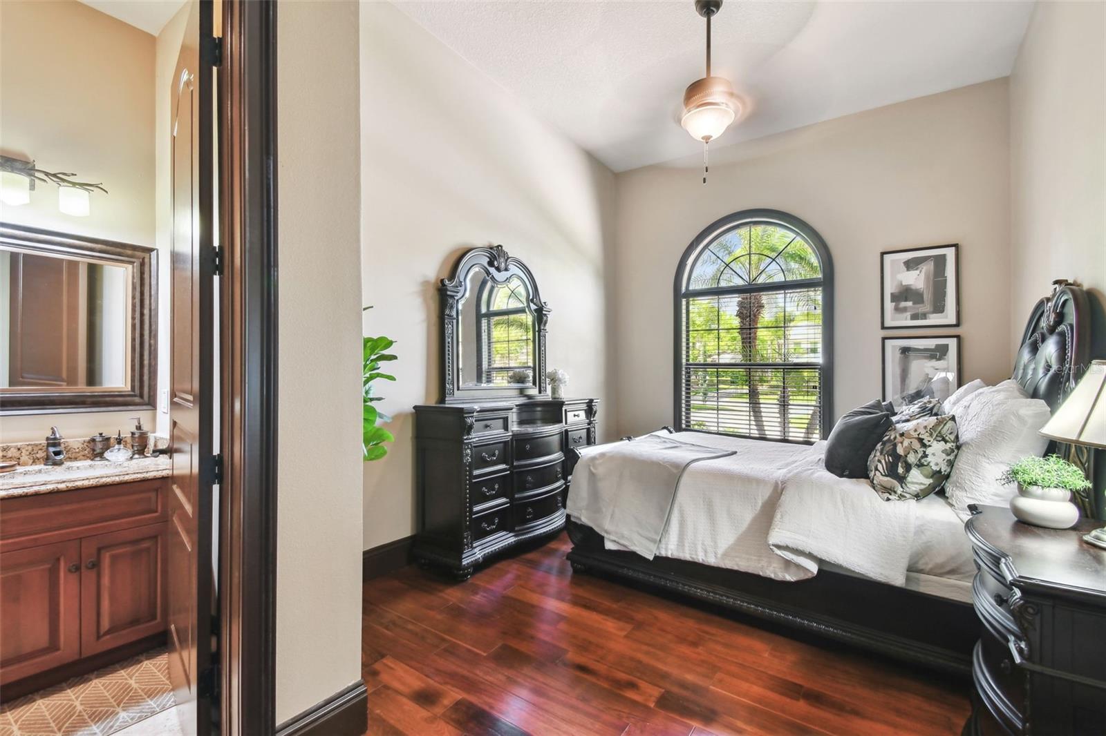 TB8364392 Property Photo