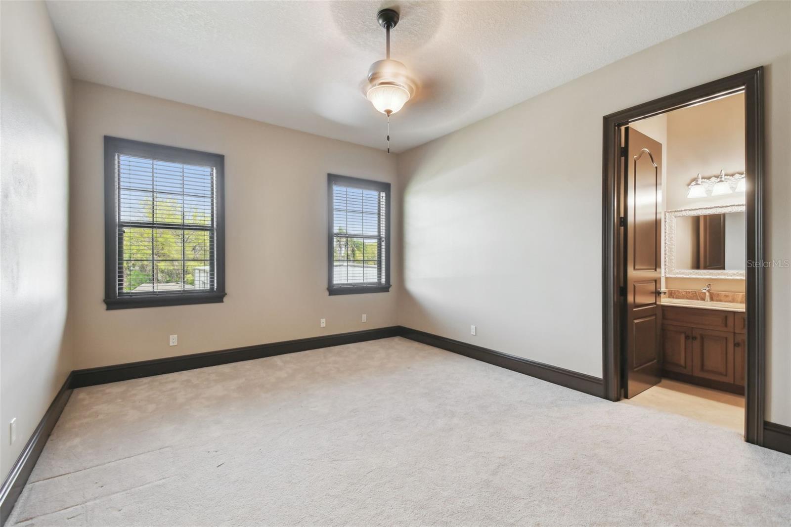 TB8364392 Property Photo