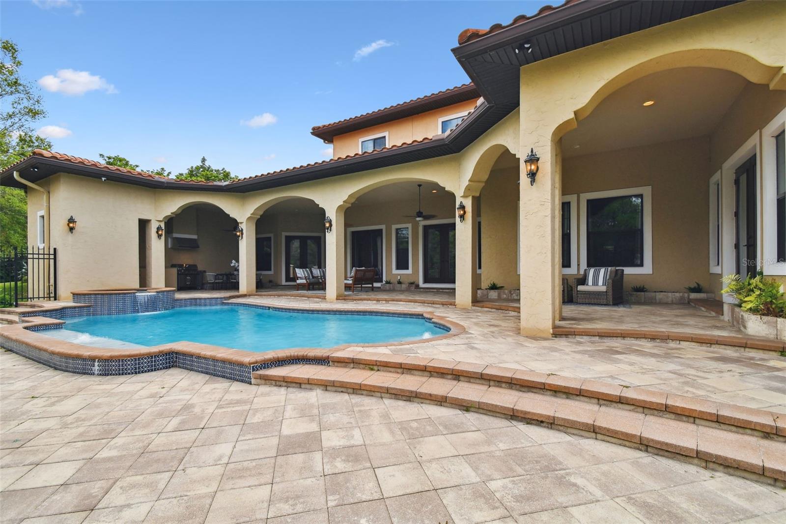 TB8364392 Property Photo