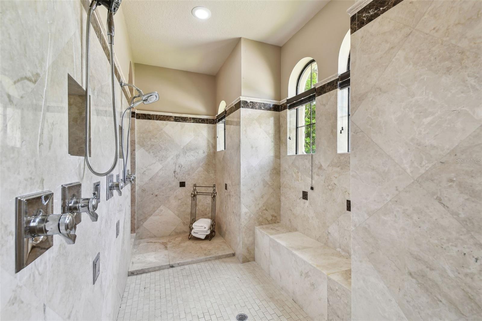 TB8364392 Property Photo