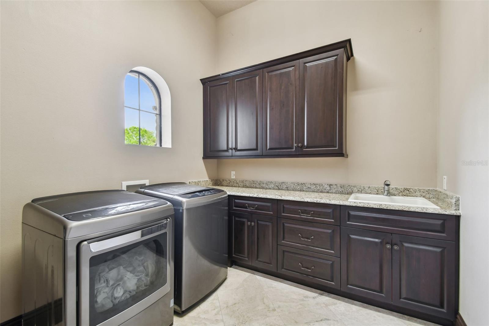 TB8364392 Property Photo