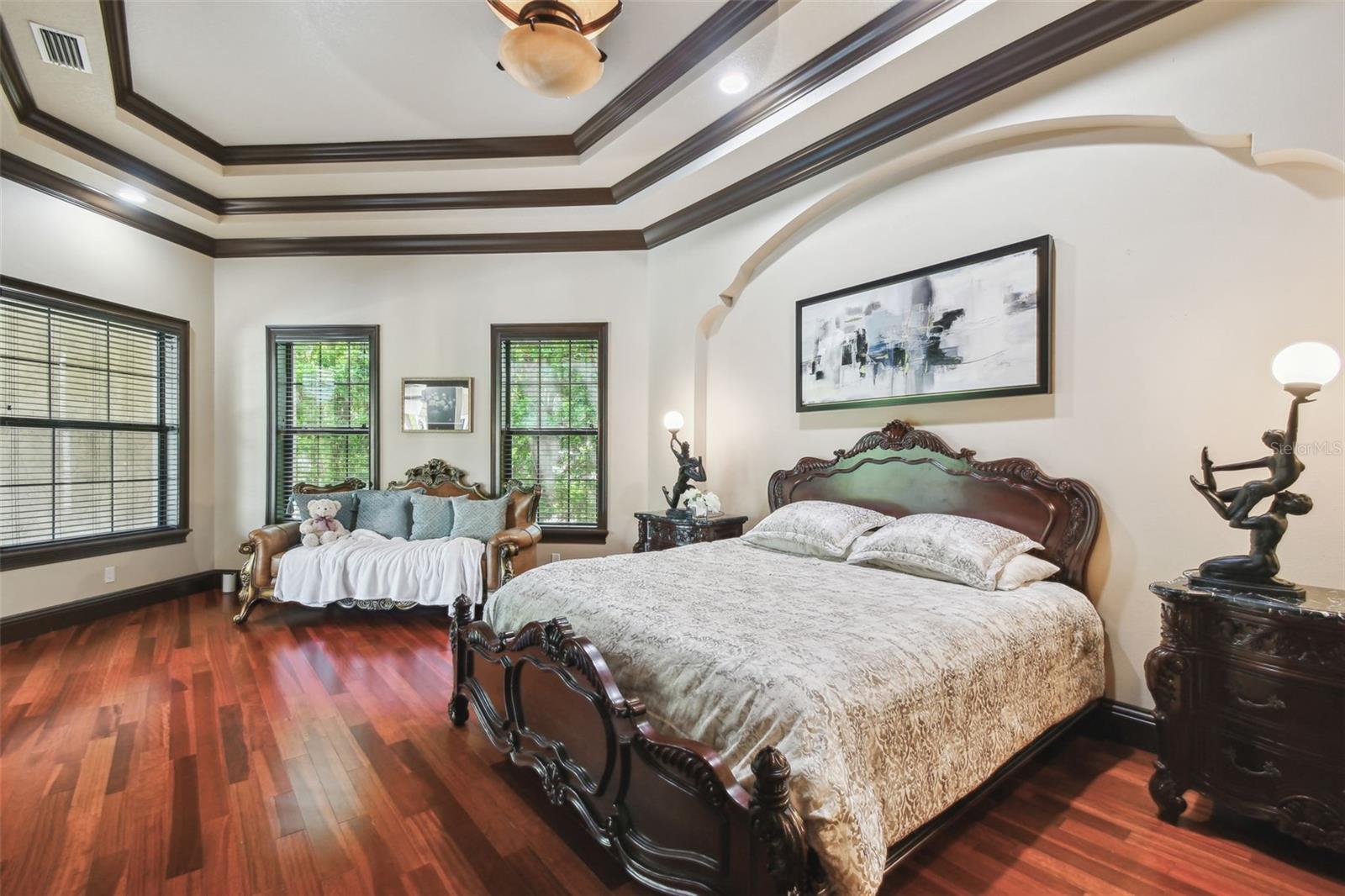 TB8364392 Property Photo