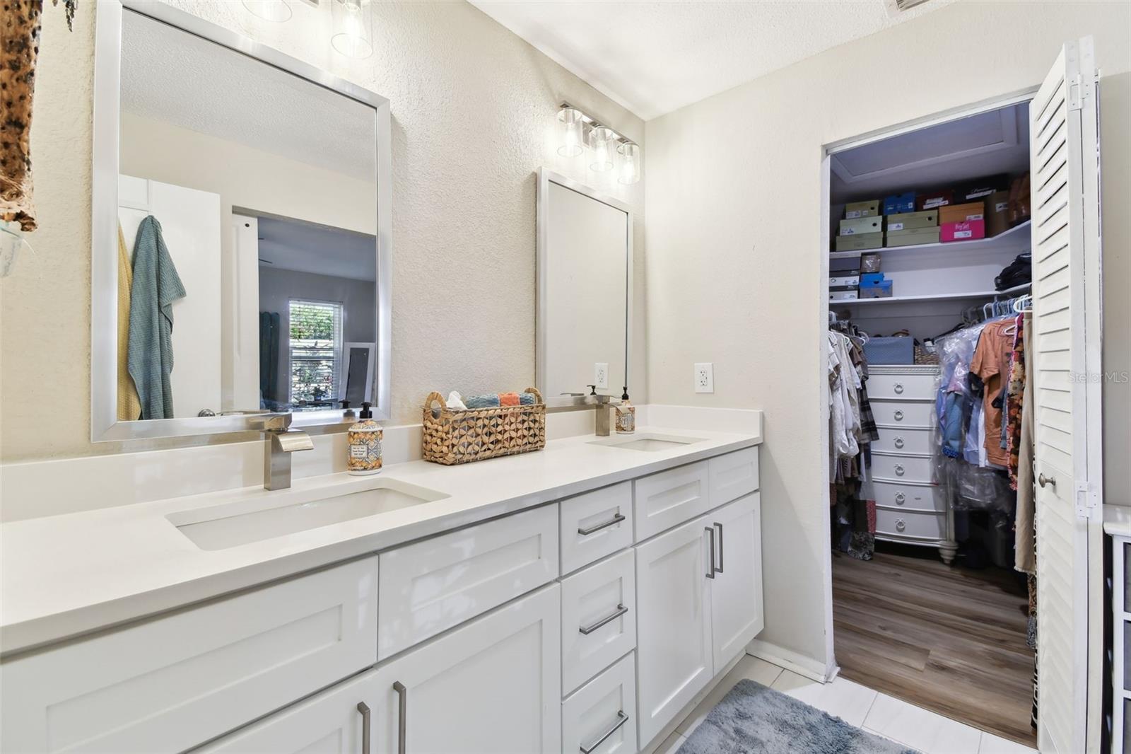 1887 OAK FOREST DR E, CLEARWATER, FL, 33759