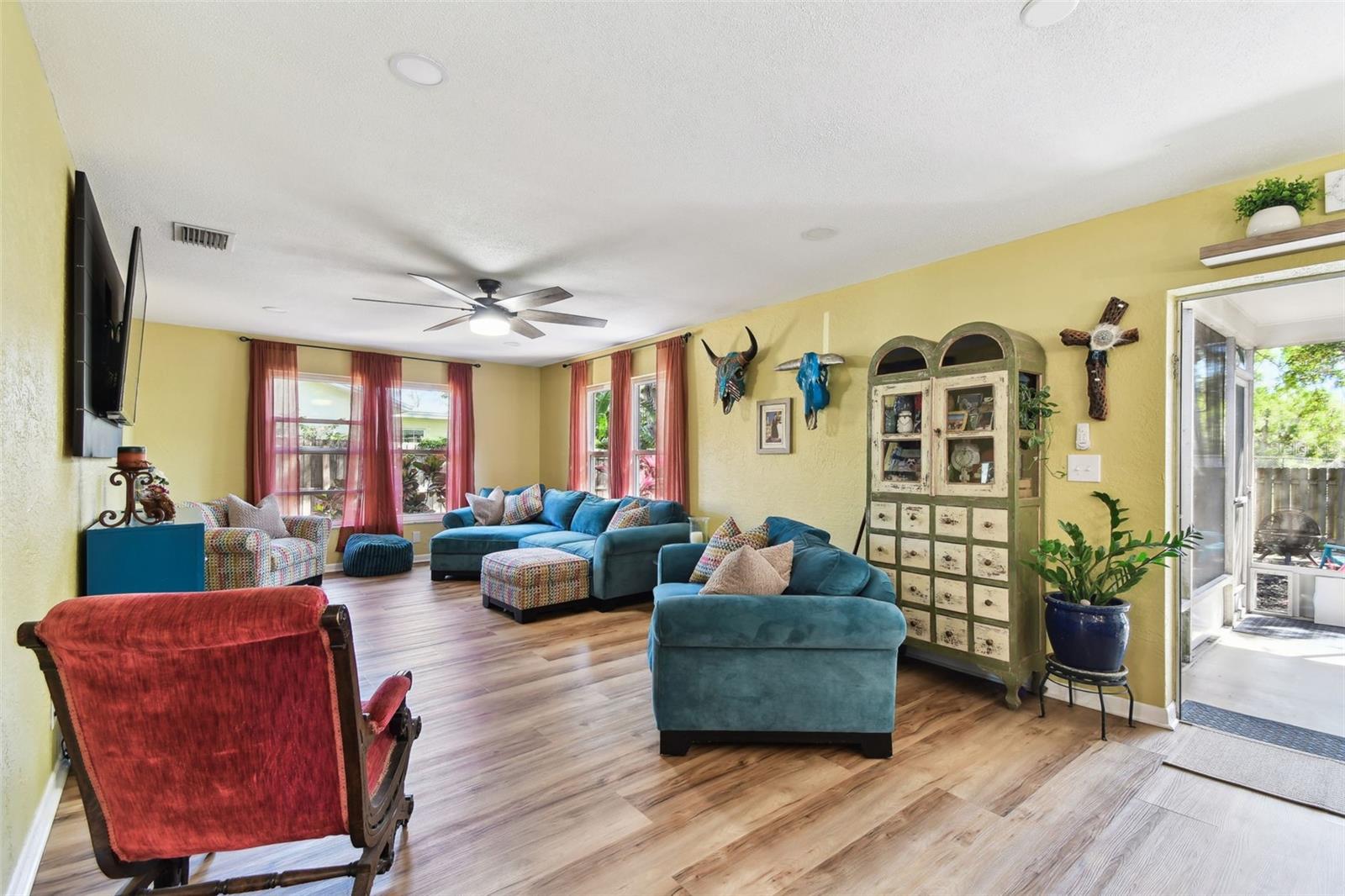 1887 OAK FOREST DR E, CLEARWATER, FL, 33759