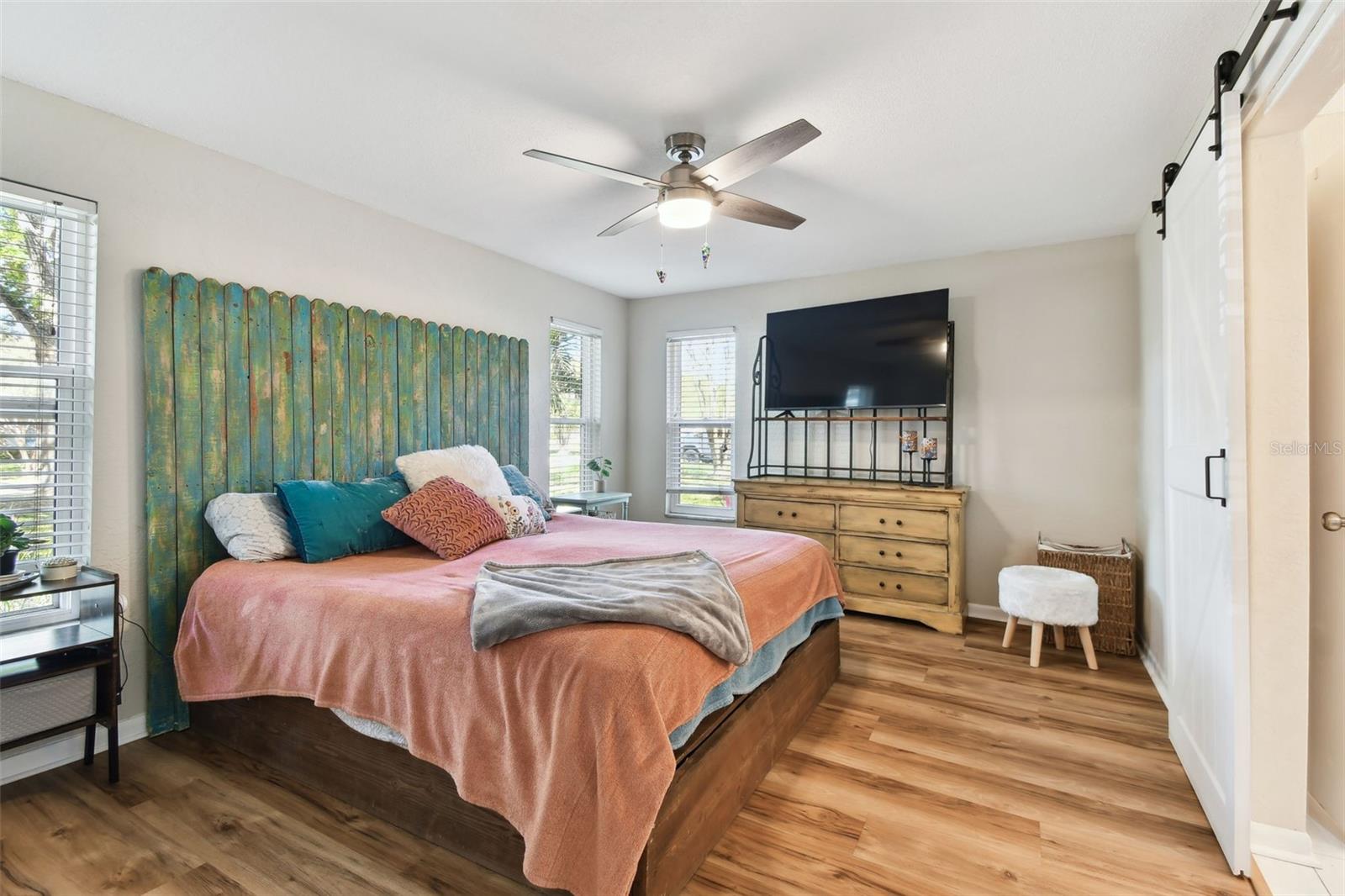 1887 OAK FOREST DR E, CLEARWATER, FL, 33759