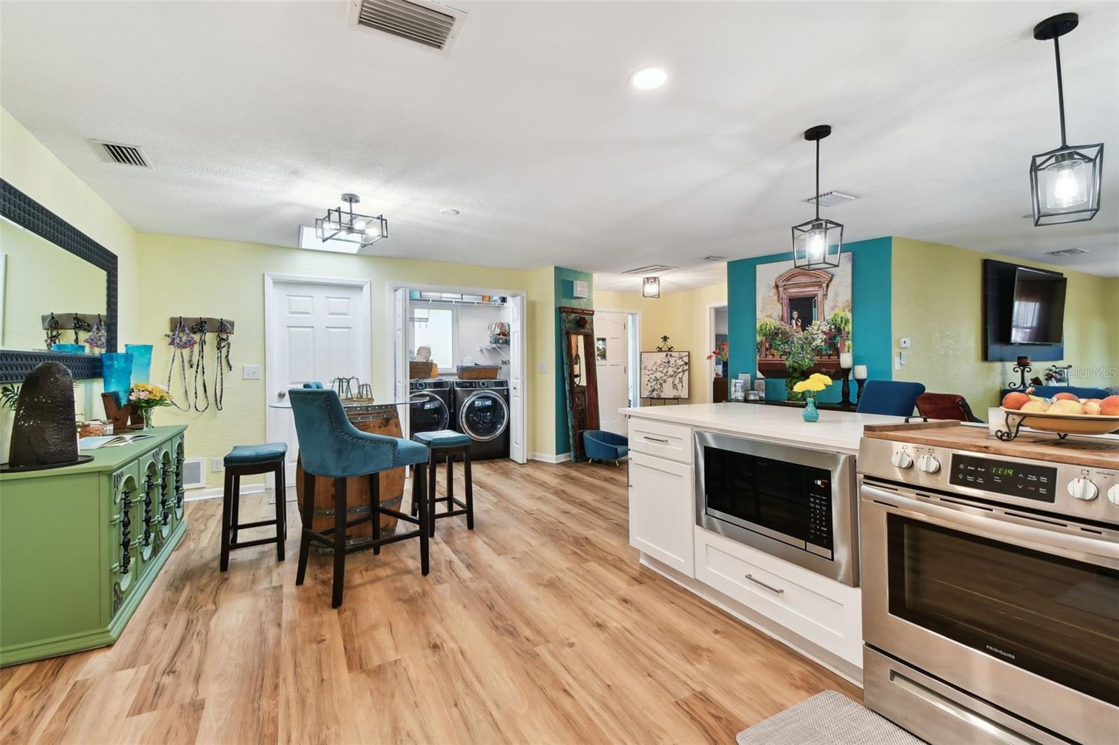 1887 OAK FOREST DR E, CLEARWATER, FL, 33759