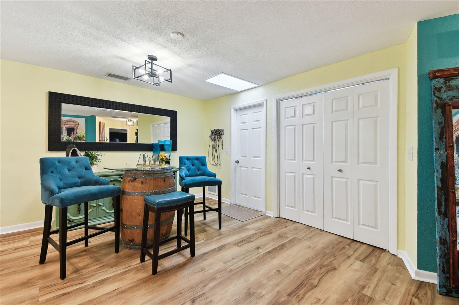 1887 OAK FOREST DR E, CLEARWATER, FL, 33759