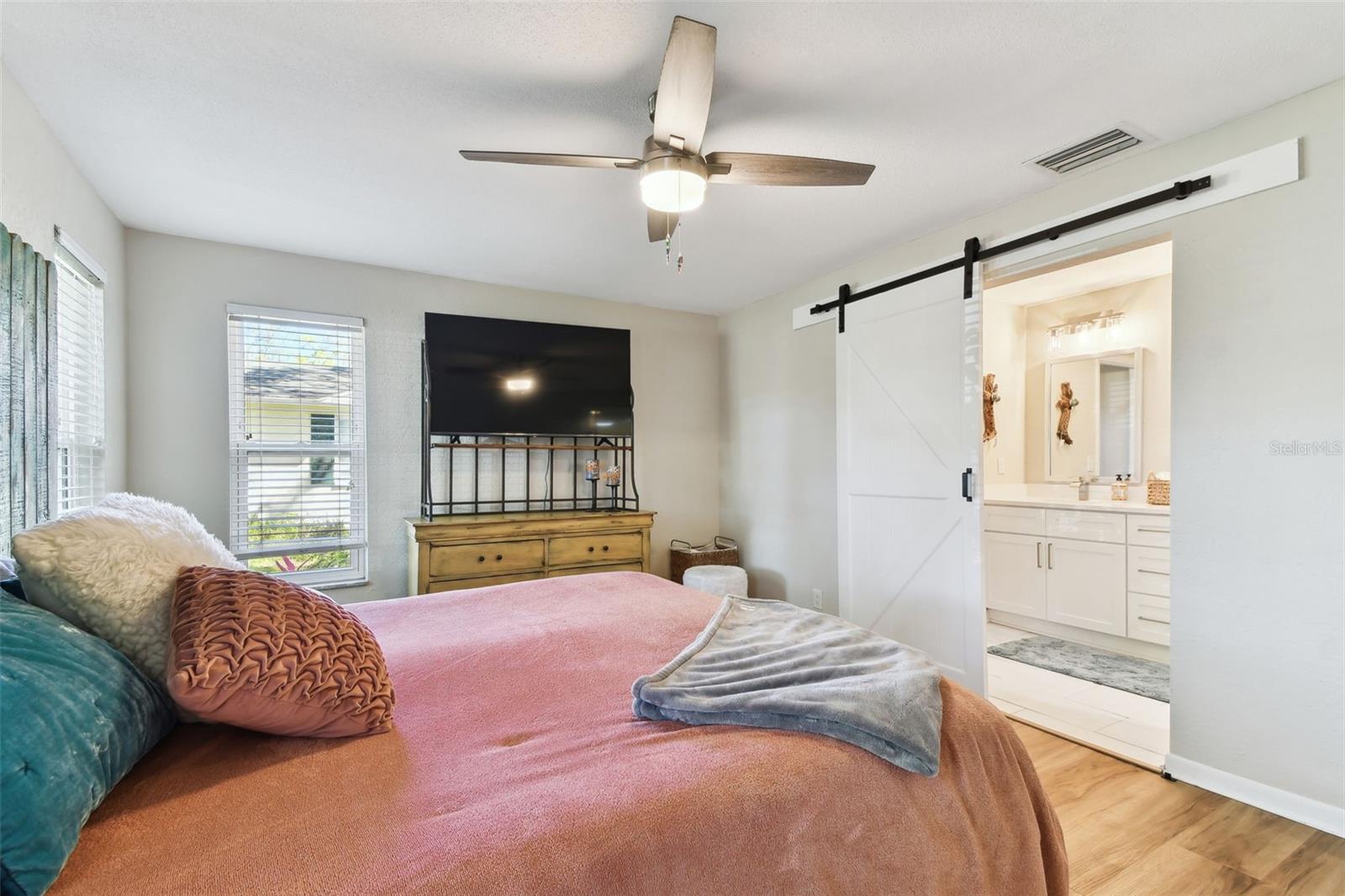 1887 OAK FOREST DR E, CLEARWATER, FL, 33759