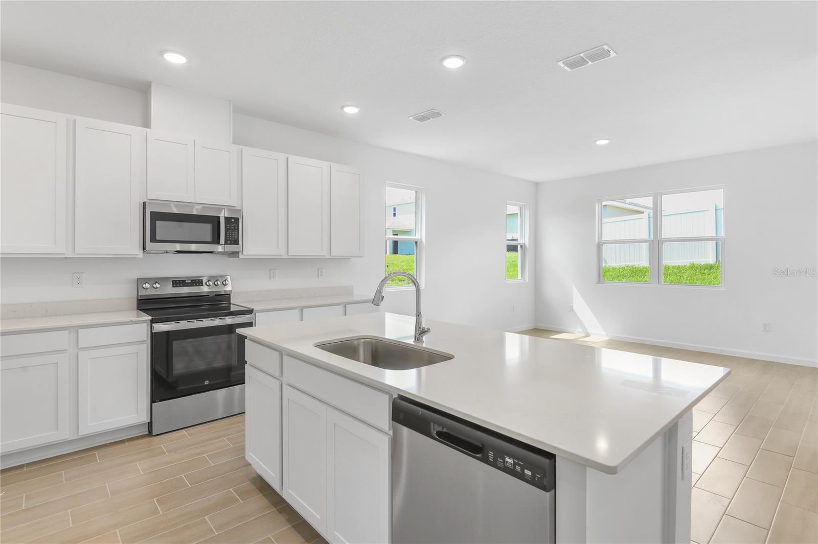 1011 WISTERIA WAY, DUNDEE, FL, 33838
