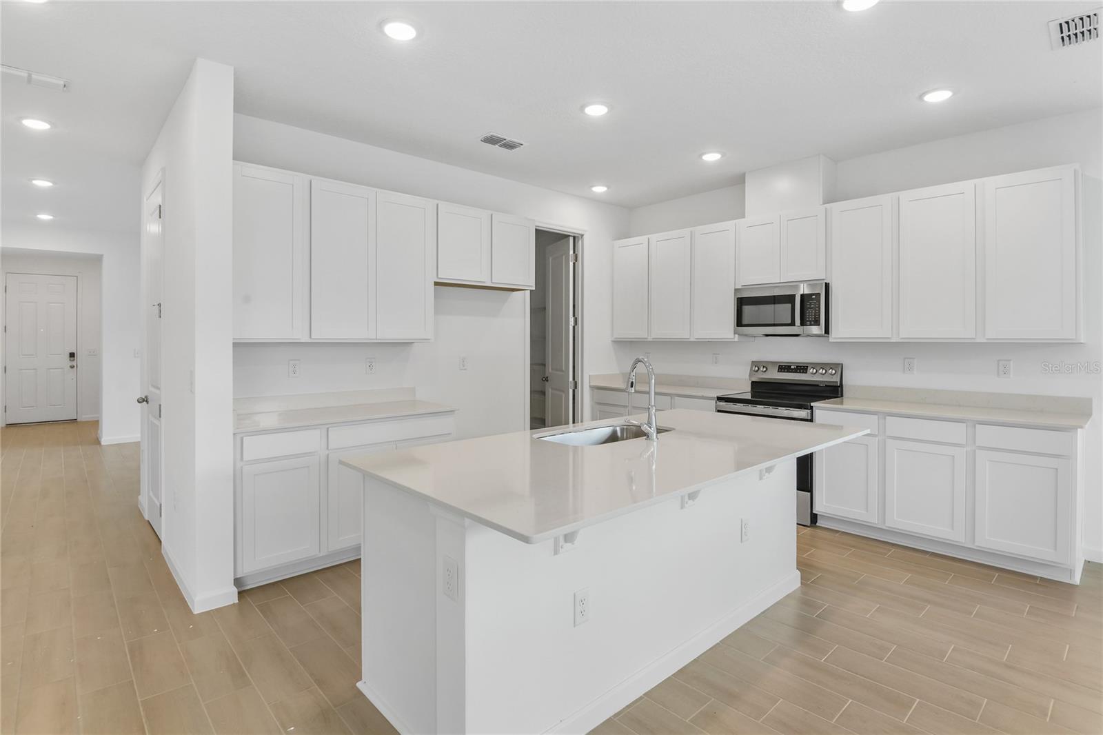 1011 WISTERIA WAY, DUNDEE, FL, 33838