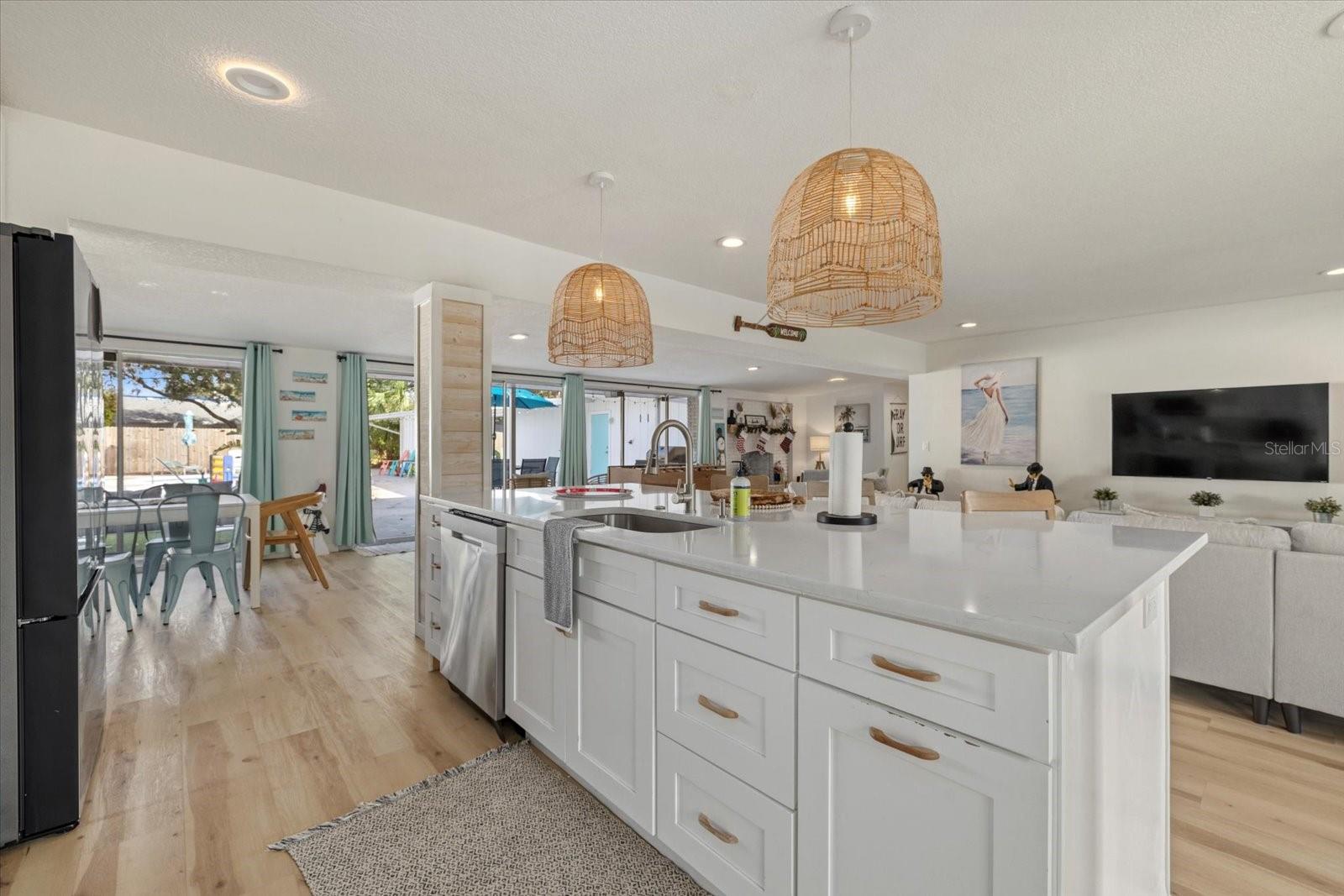 2069 BOUGAINVILLEA ST, SARASOTA, FL, 34239