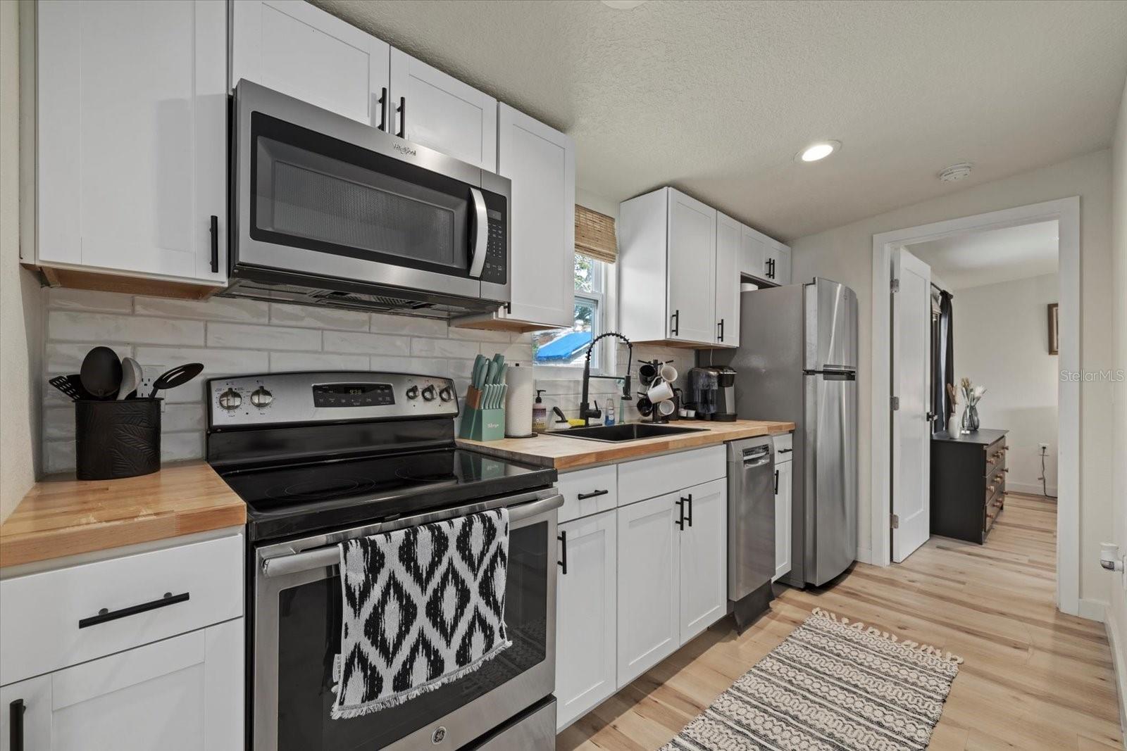 2069 BOUGAINVILLEA ST, SARASOTA, FL, 34239