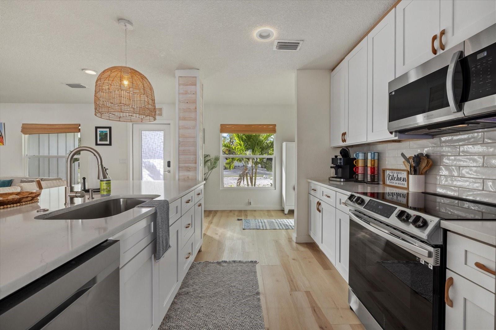 2069 BOUGAINVILLEA ST, SARASOTA, FL, 34239