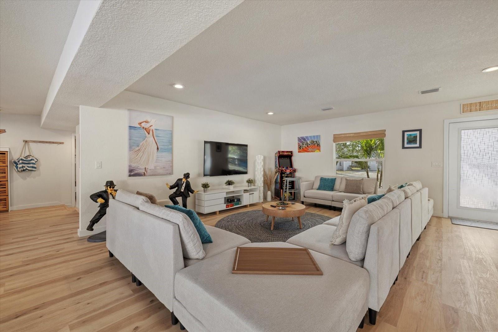 2069 BOUGAINVILLEA ST, SARASOTA, FL, 34239